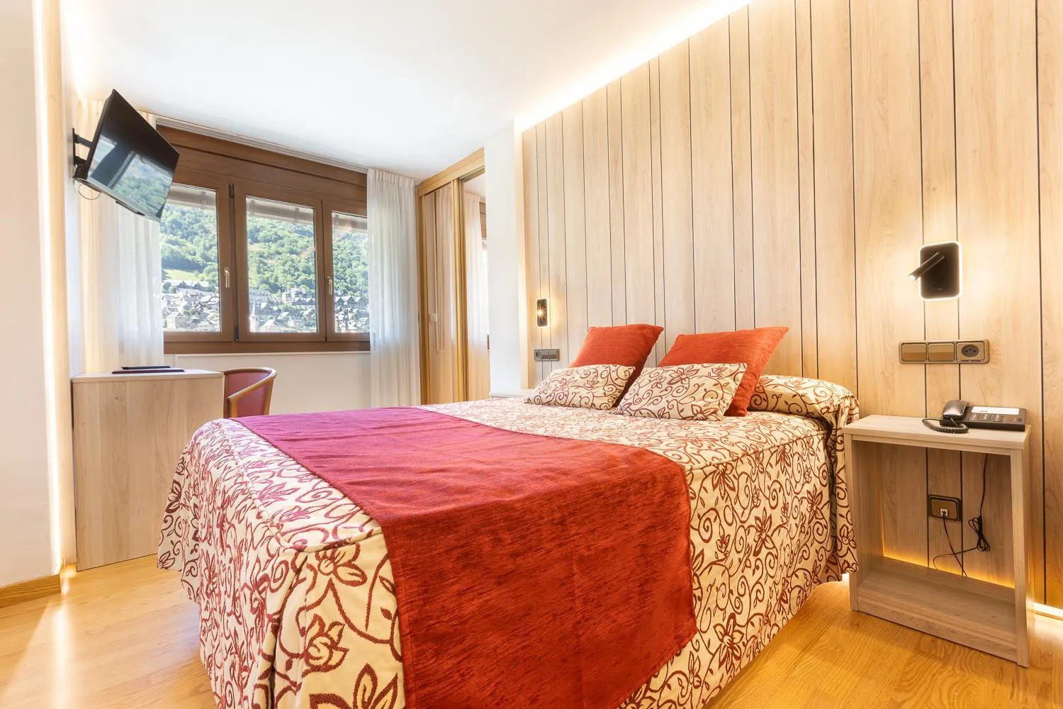 Bed in Hotel Eth Solan & SPA