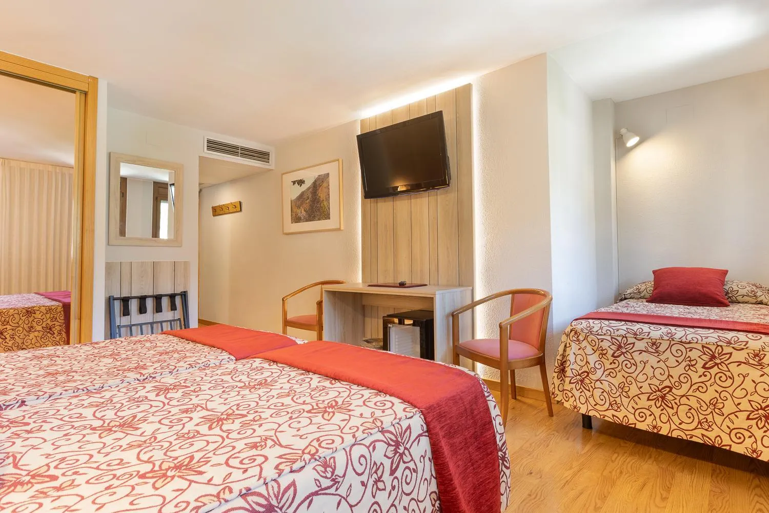 Bed in Hotel Eth Solan & SPA