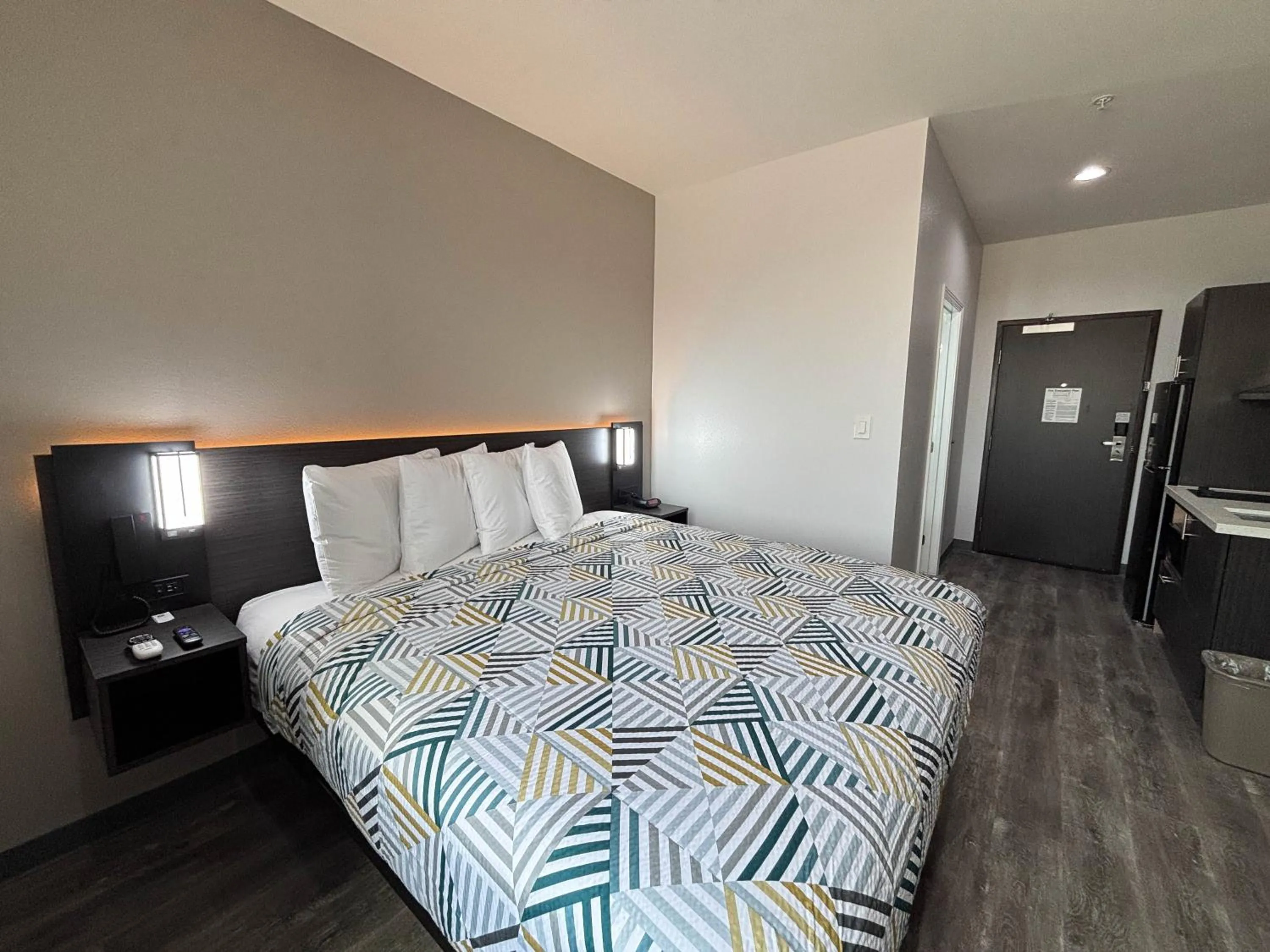 Bed in Studio 6 Giddings