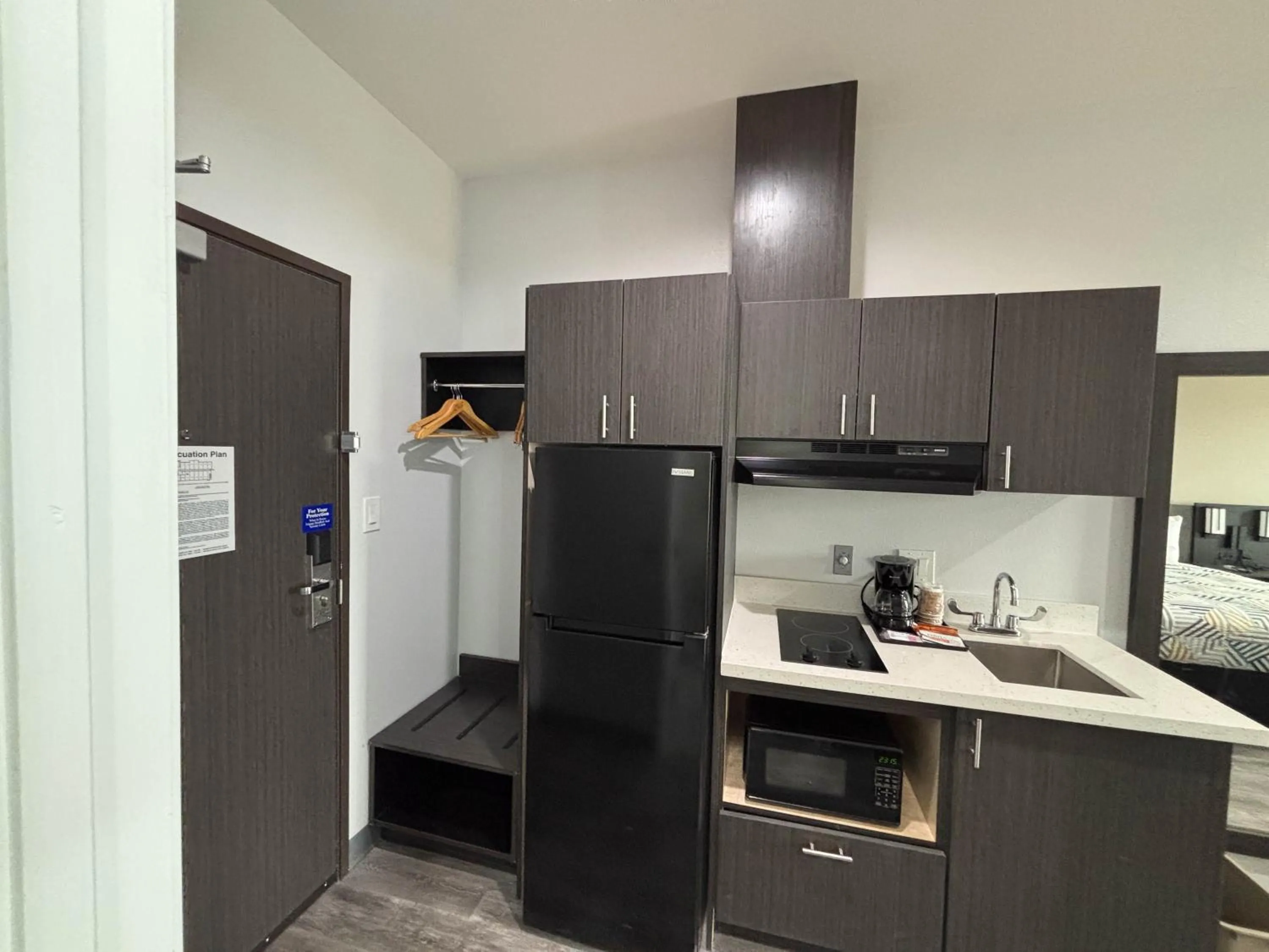 Kitchen or kitchenette in Studio 6 Giddings