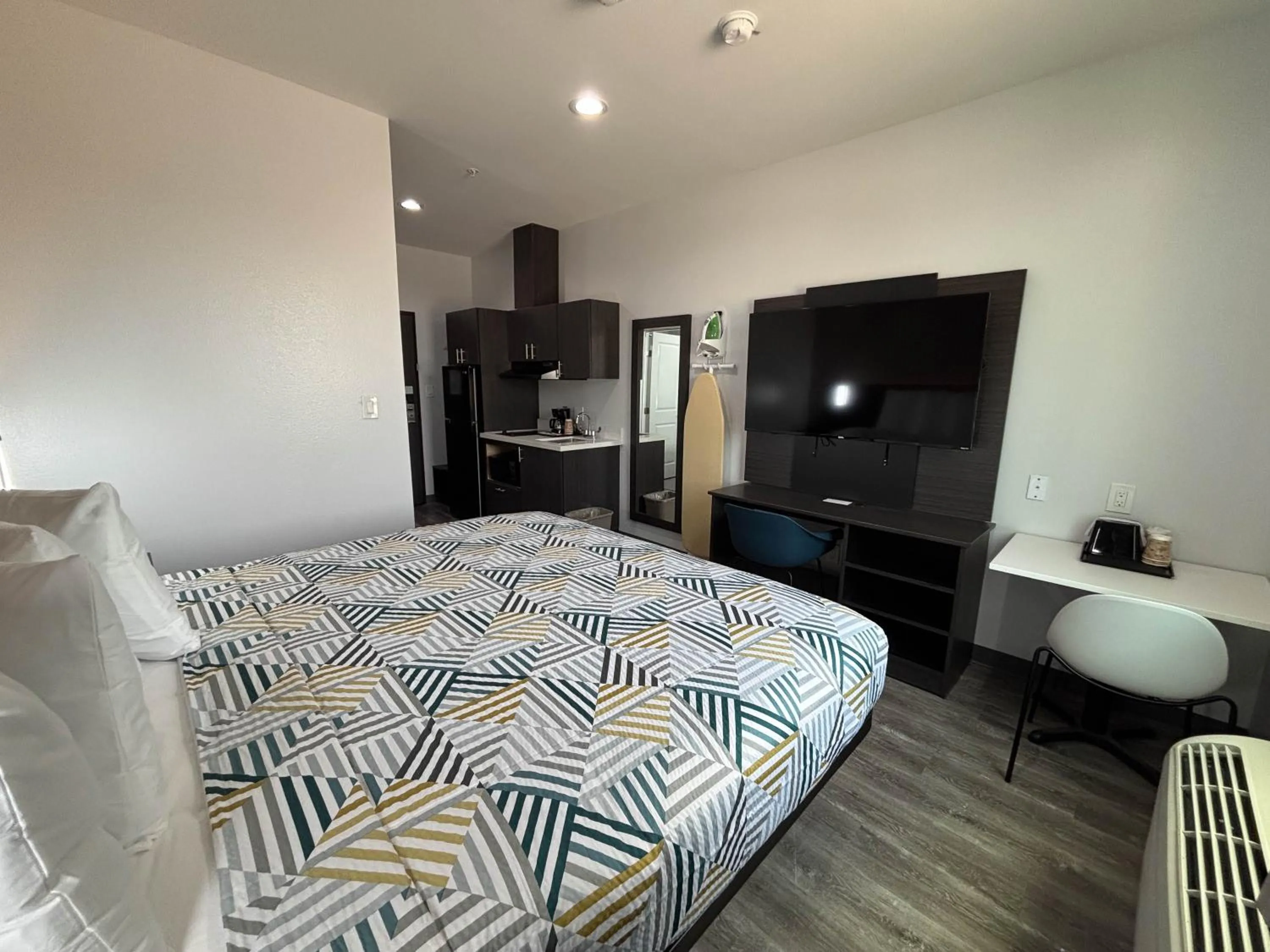 Bed in Studio 6 Giddings