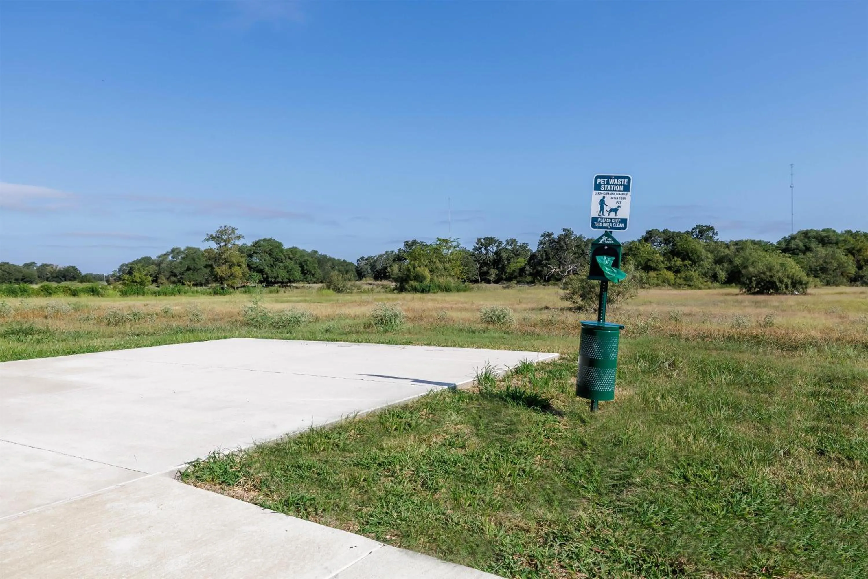 Photo of the whole room in Studio 6 Giddings