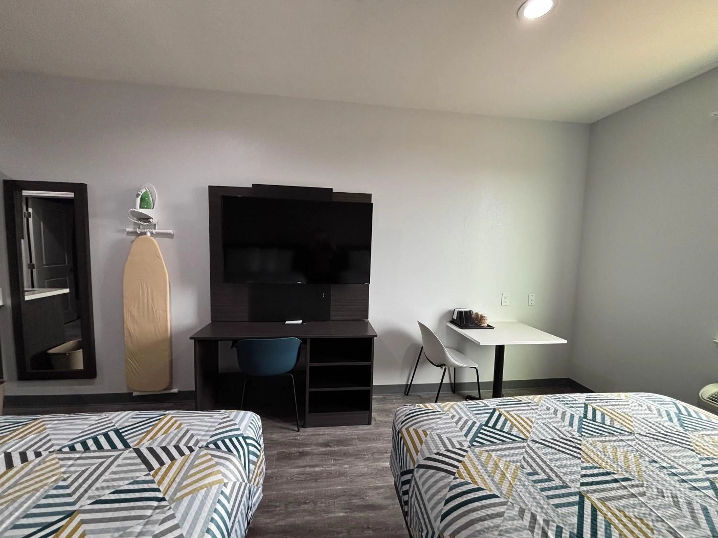 TV and multimedia, Bed in Studio 6 Giddings