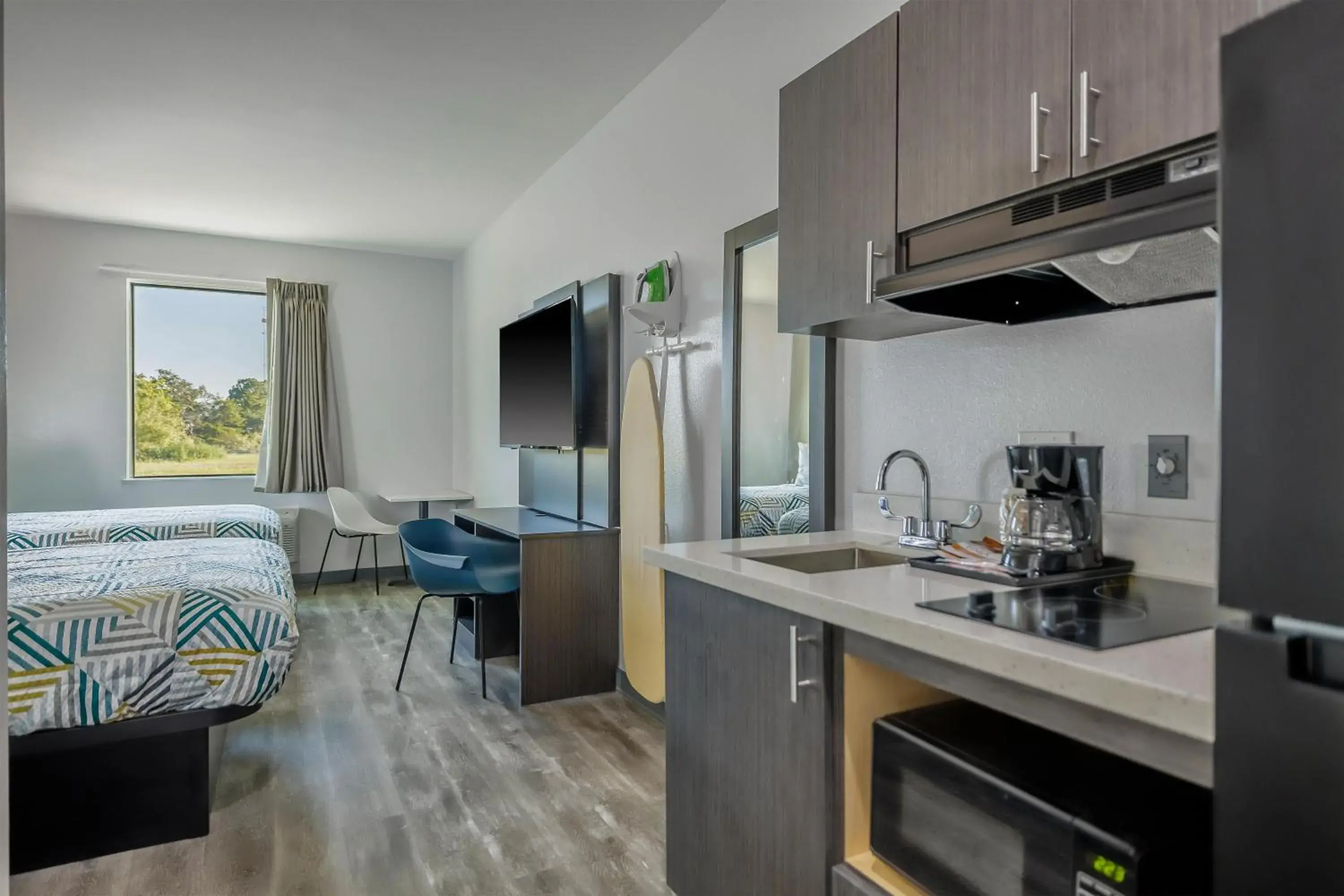 Queen Room with Two Queen Beds - Non-Smoking in Studio 6 Giddings Queen Room with Two Queen Beds - Non-Smoking in Studio 6 Giddings