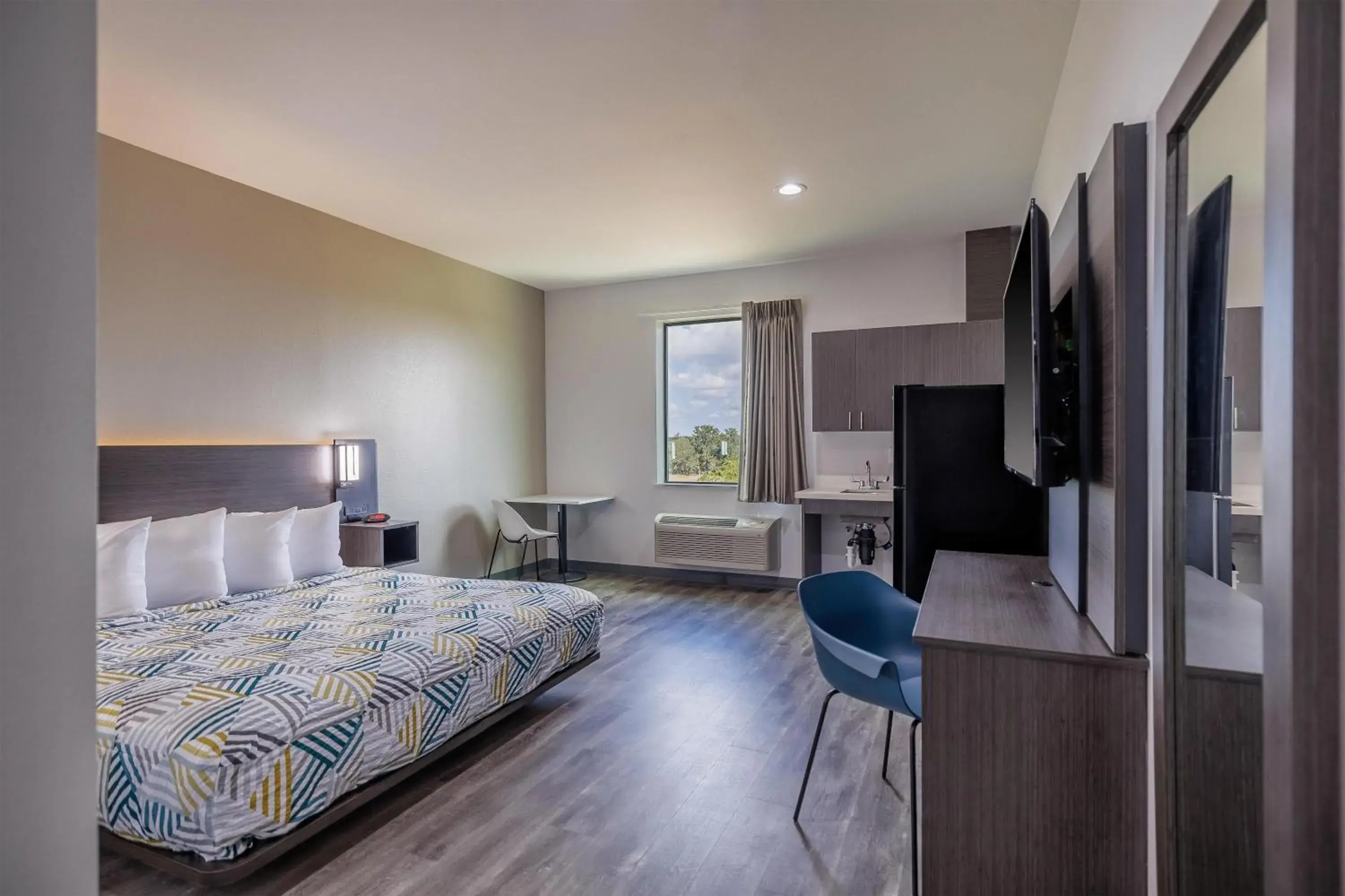 King Room - Non-Smoking in Studio 6 Giddings King Room - Non-Smoking in Studio 6 Giddings