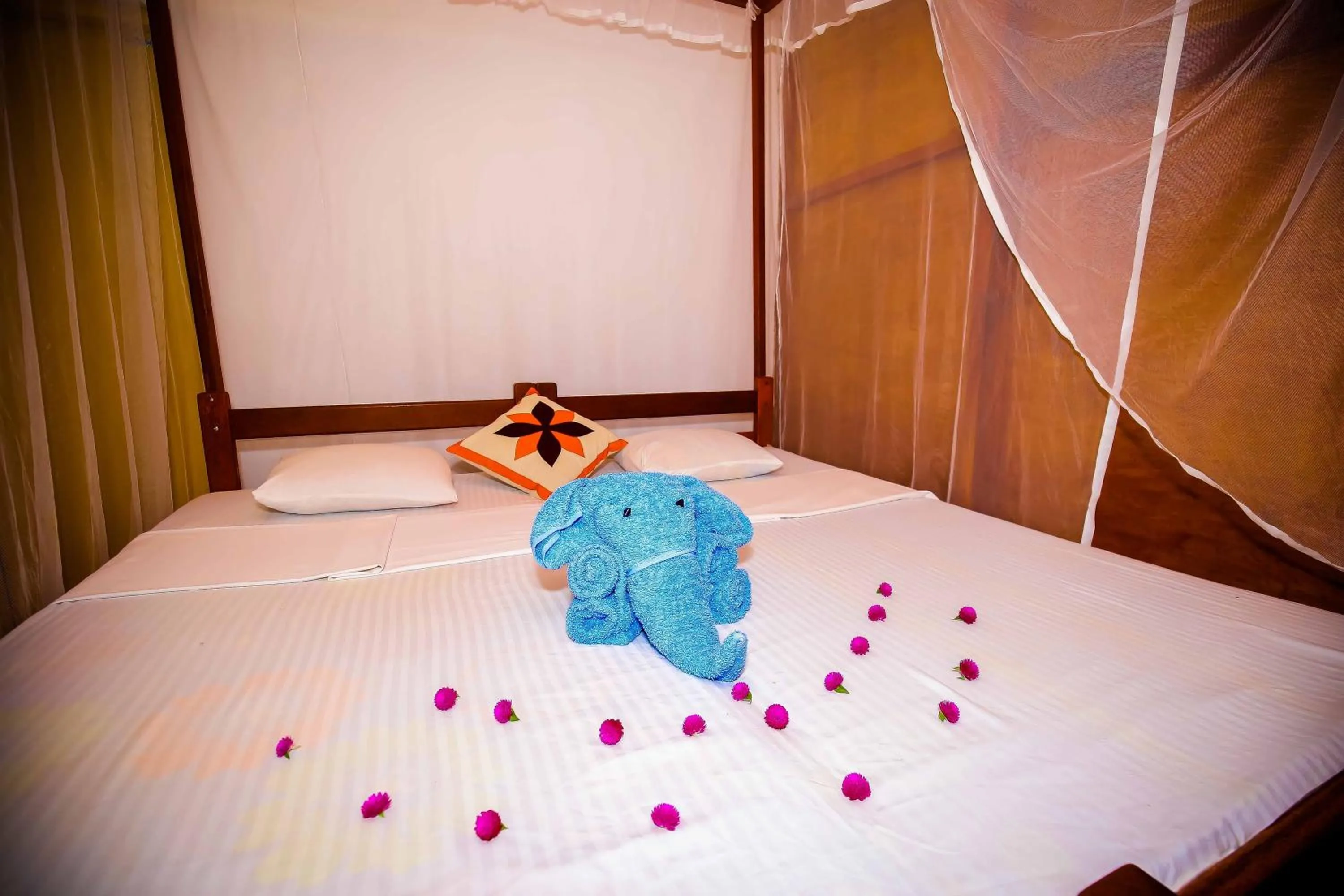 Photo of the whole room, Bed in Talalla Freedom Resort