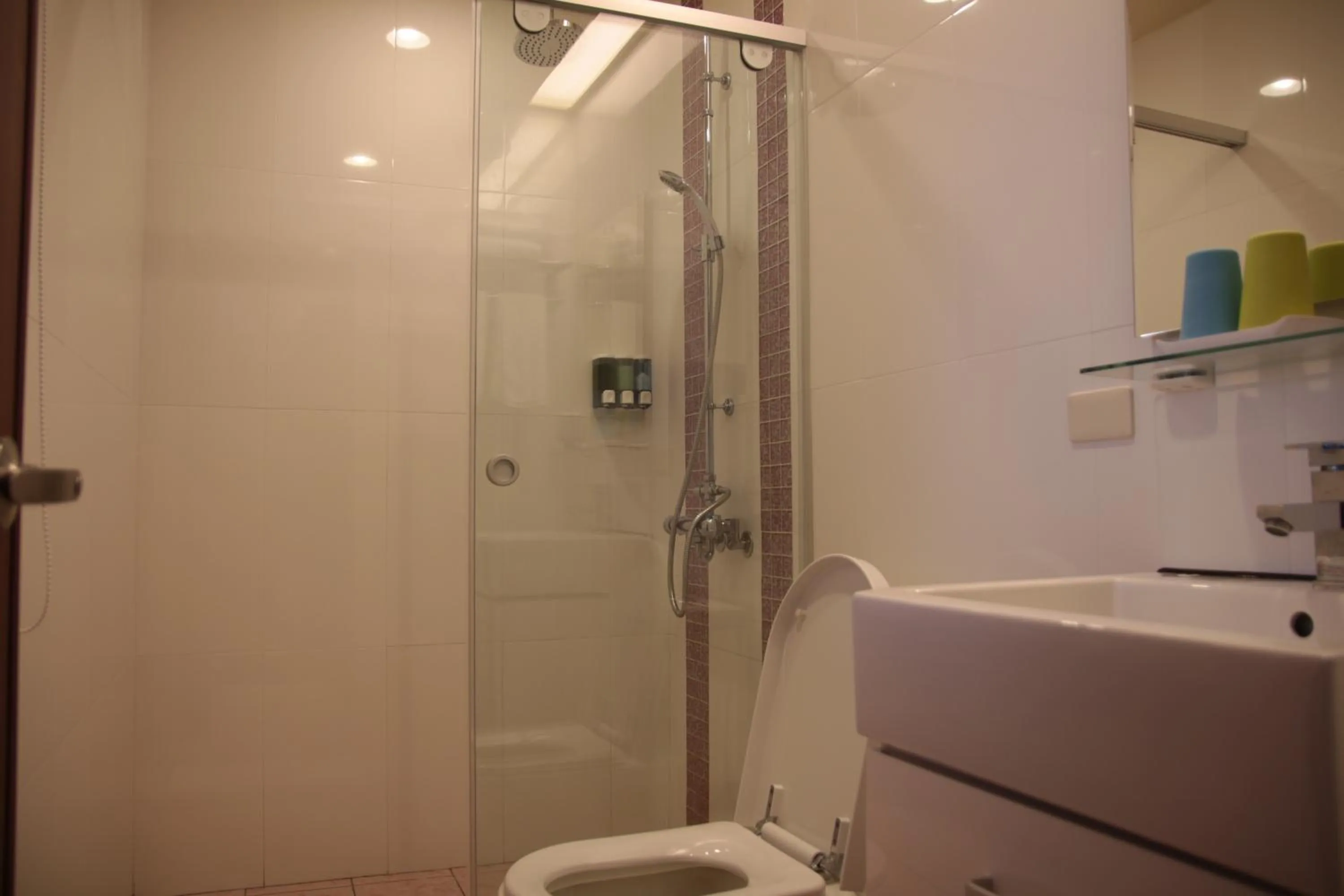 Shower in Luck Bay B&B