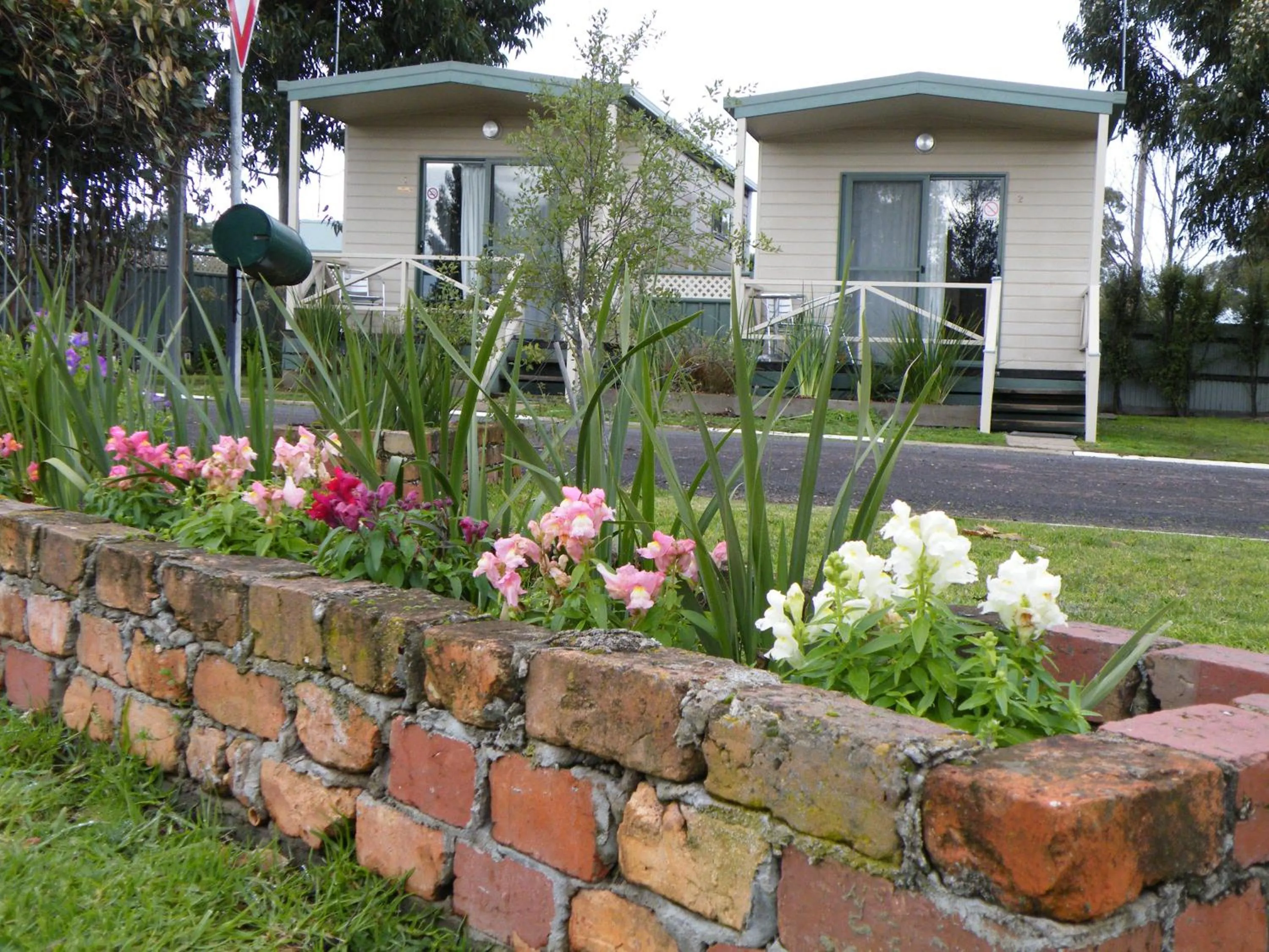 Garden view in Hamilton Caravan Park