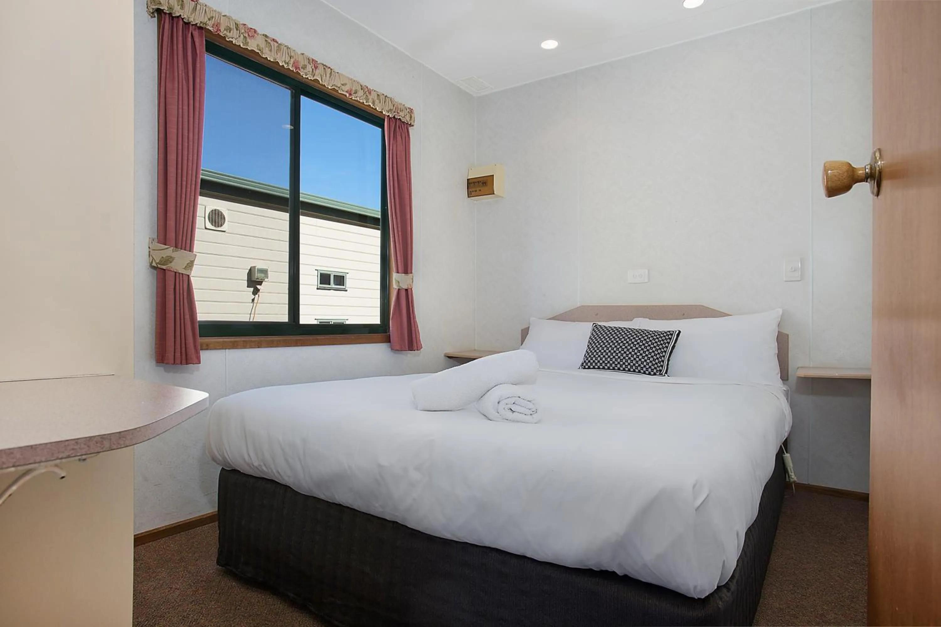 Bedroom, Bed in Hamilton Caravan Park