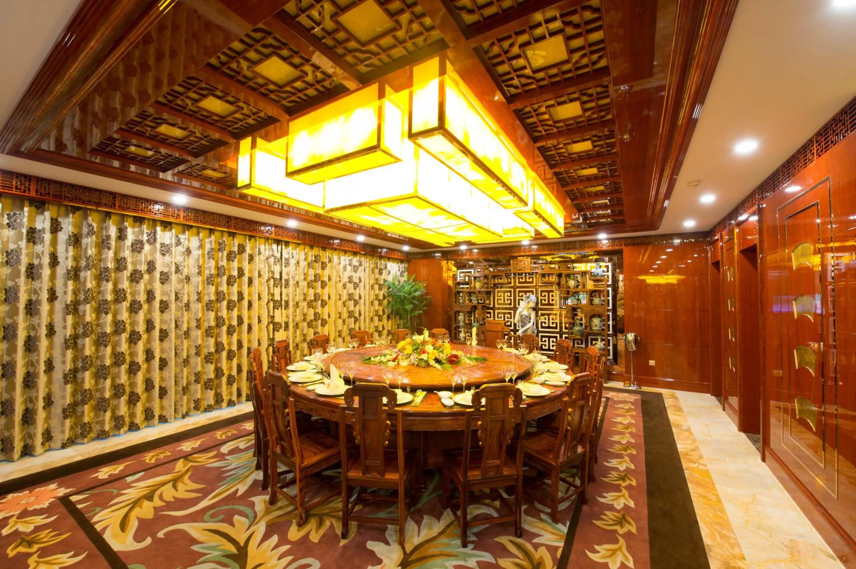 Restaurant/places to eat in Huachen International Hotel