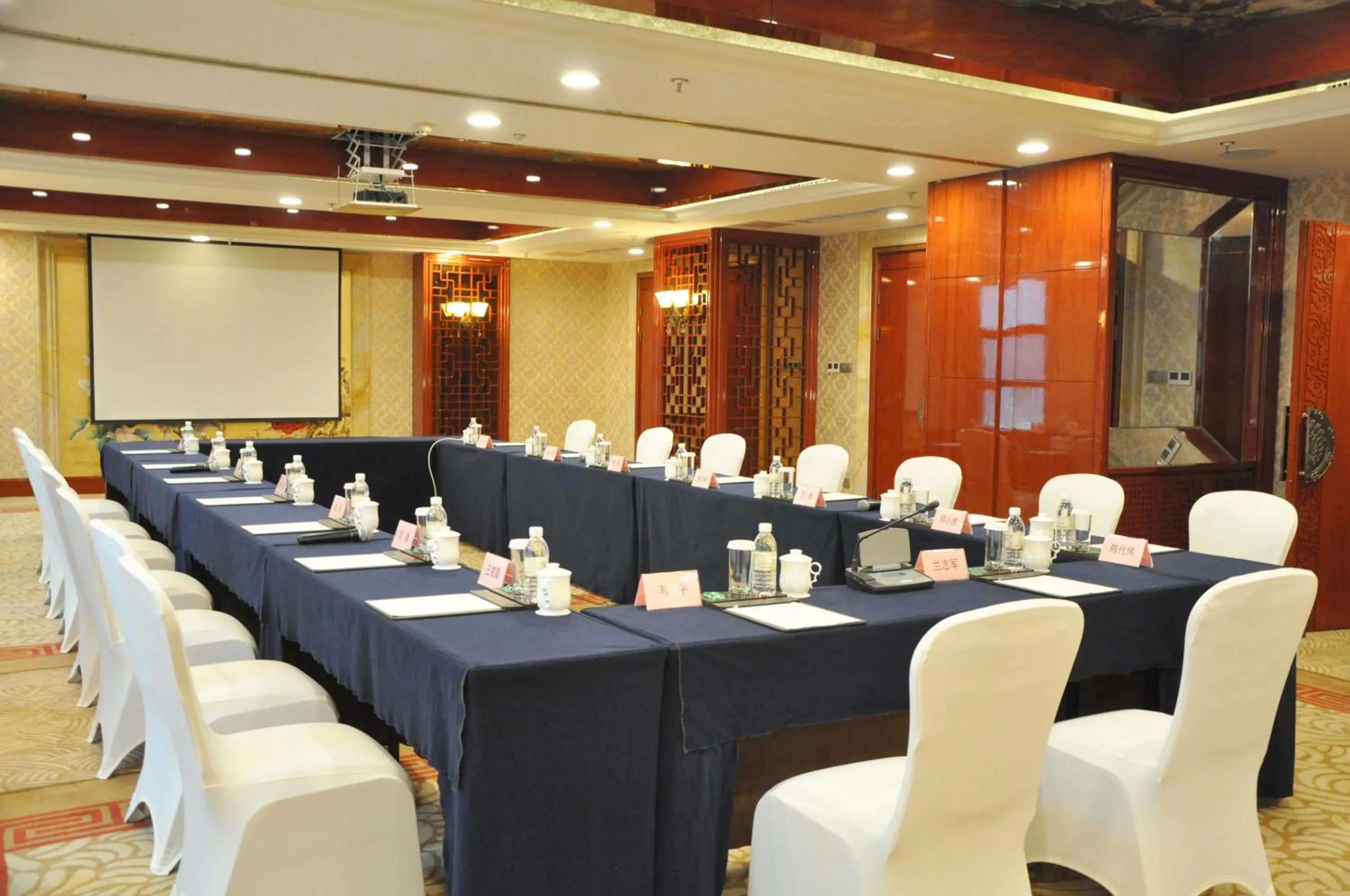 Area and facilities in Huachen International Hotel