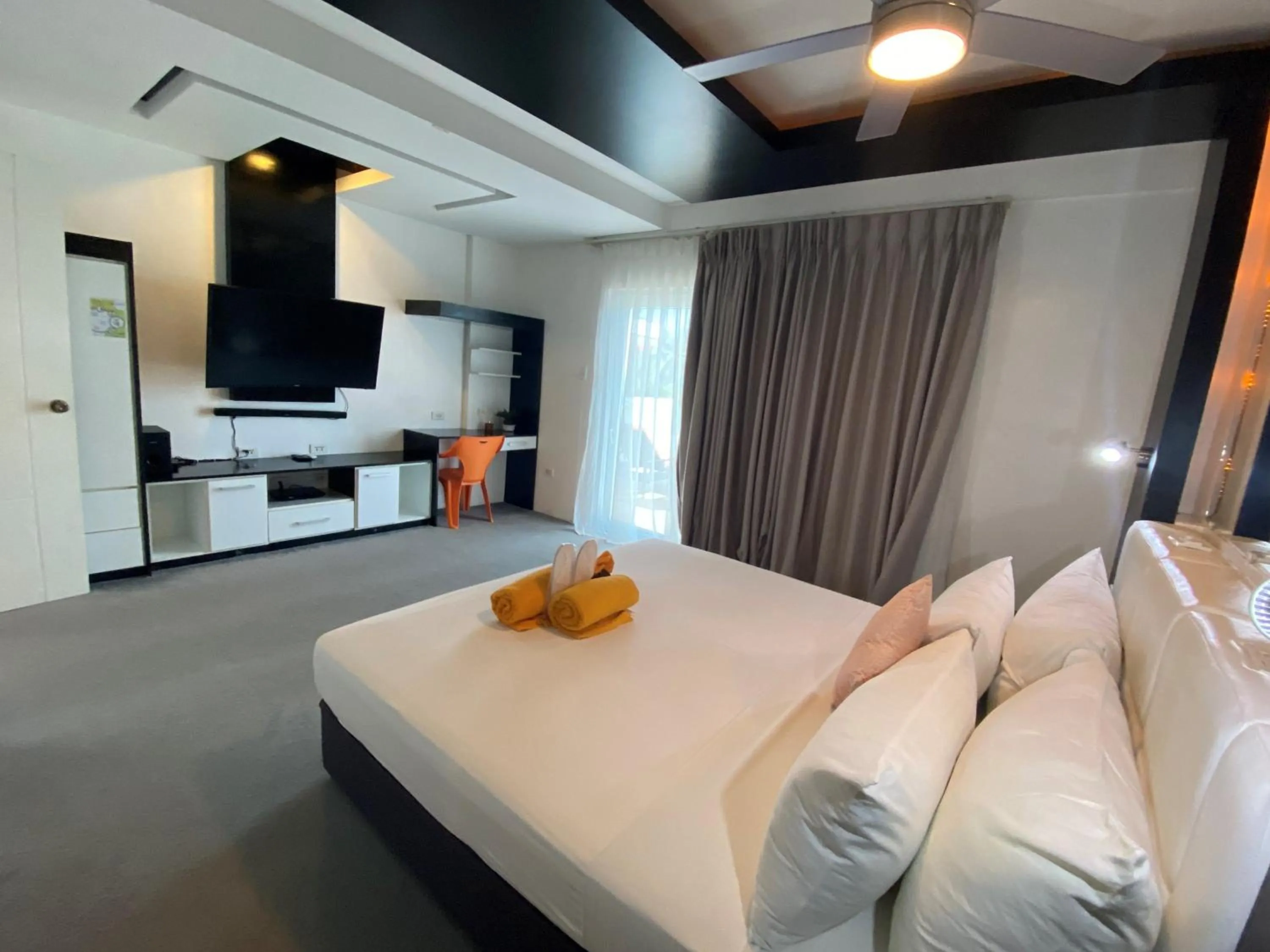 TV and multimedia, Bed in Lalaguna Villas Luxury Dive Resort and Spa