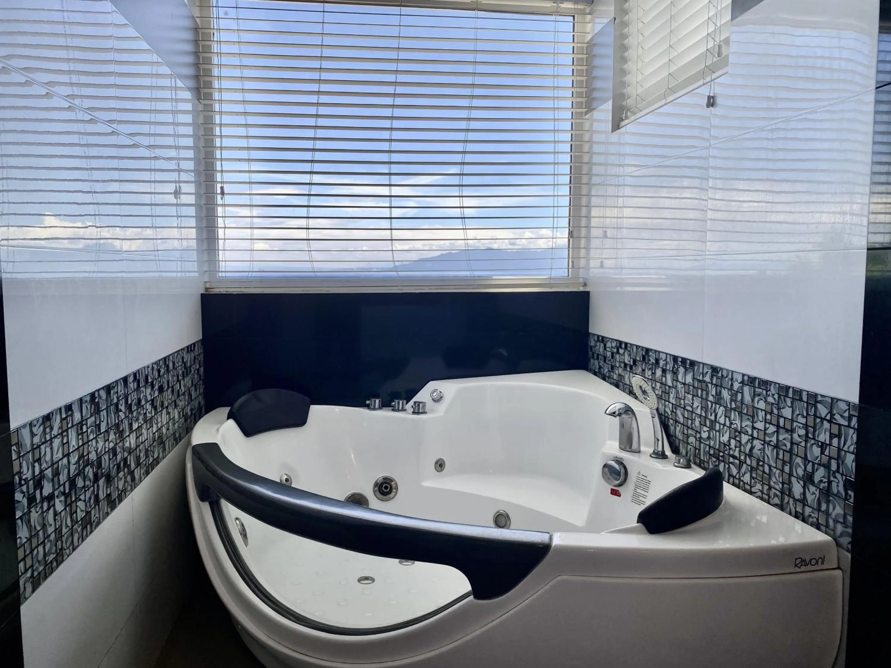 Bath in Lalaguna Villas Luxury Dive Resort and Spa