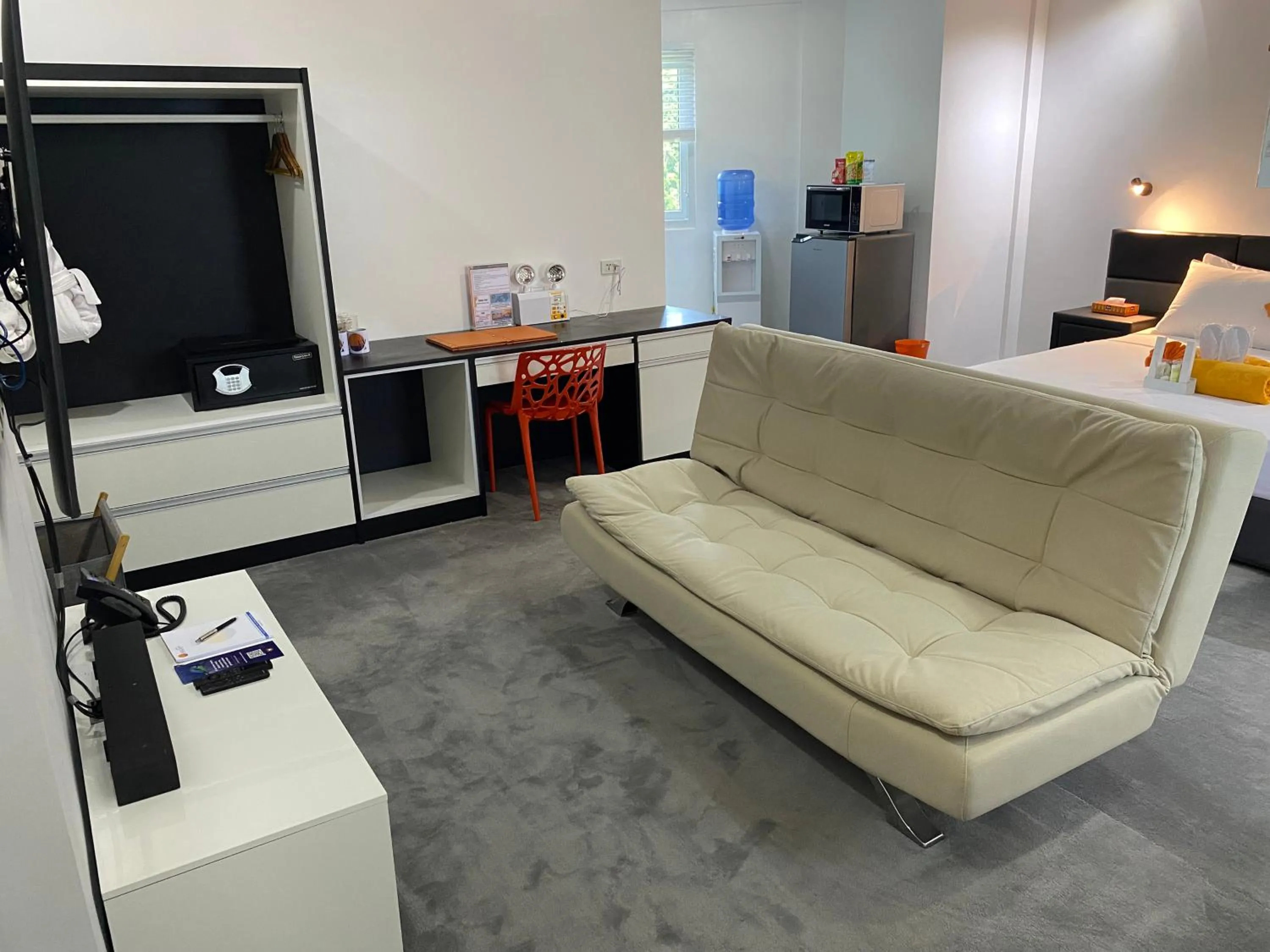 TV and multimedia in Lalaguna Villas Luxury Dive Resort and Spa