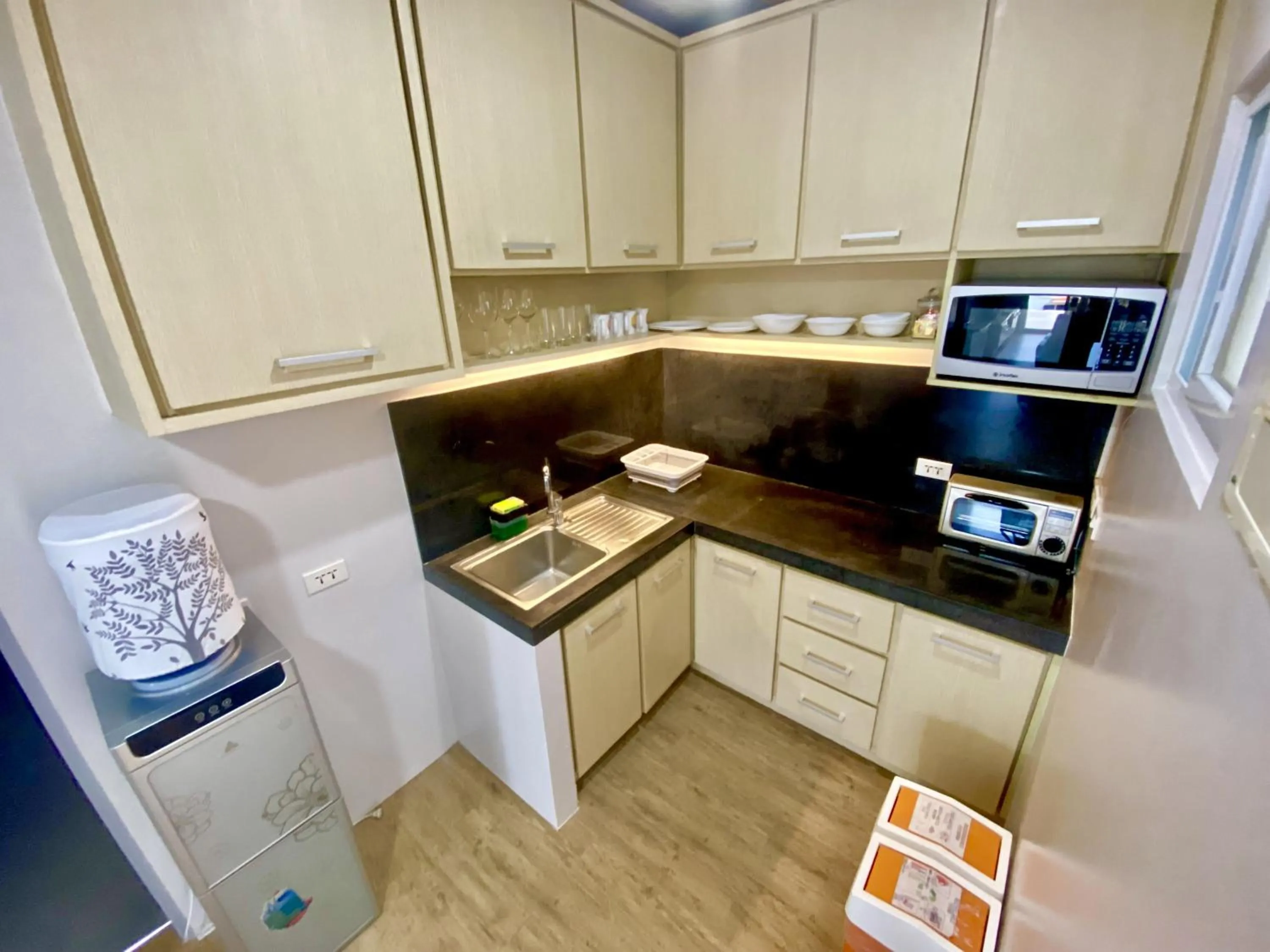 Kitchen or kitchenette in Lalaguna Villas Luxury Dive Resort and Spa