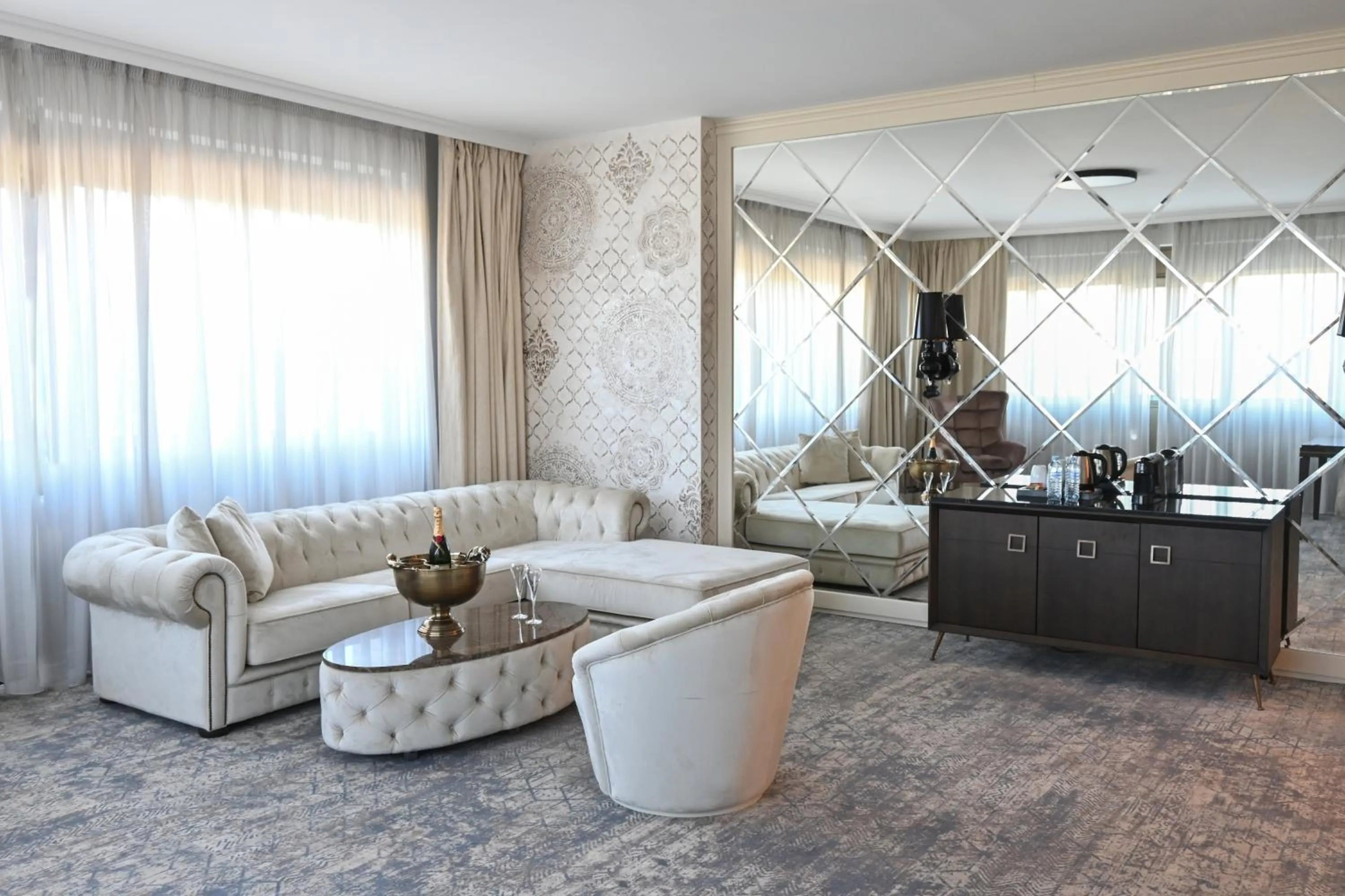 Living room in Aleksandar Palace Hotel Congress Center & SPA