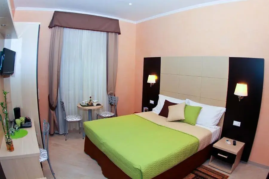 Deluxe Double or Twin Room with City View in Candia Inn Vatican Deluxe Double or Twin Room with City View in Candia Inn Vatican