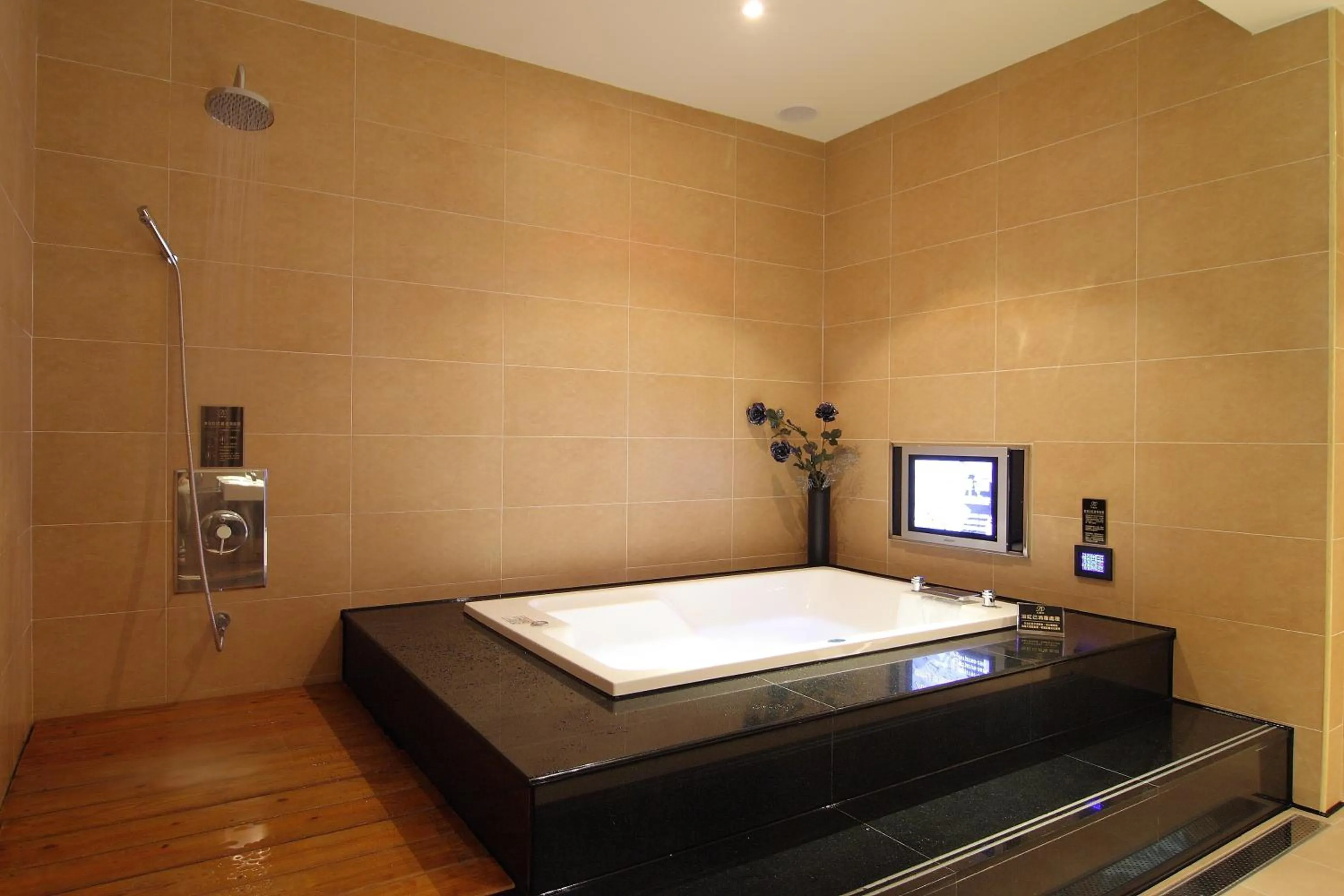 Bathroom, Bed in Belle Song Motel