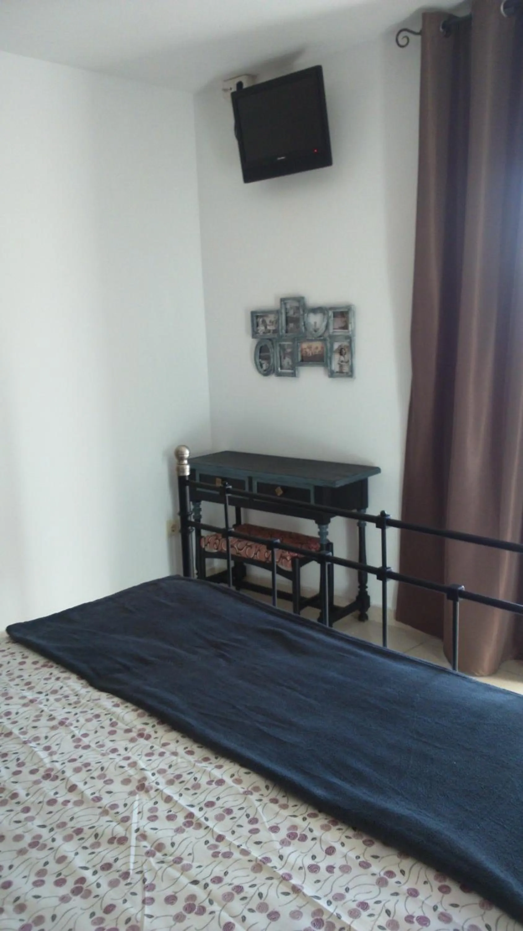 Photo of the whole room in Hotel Miami