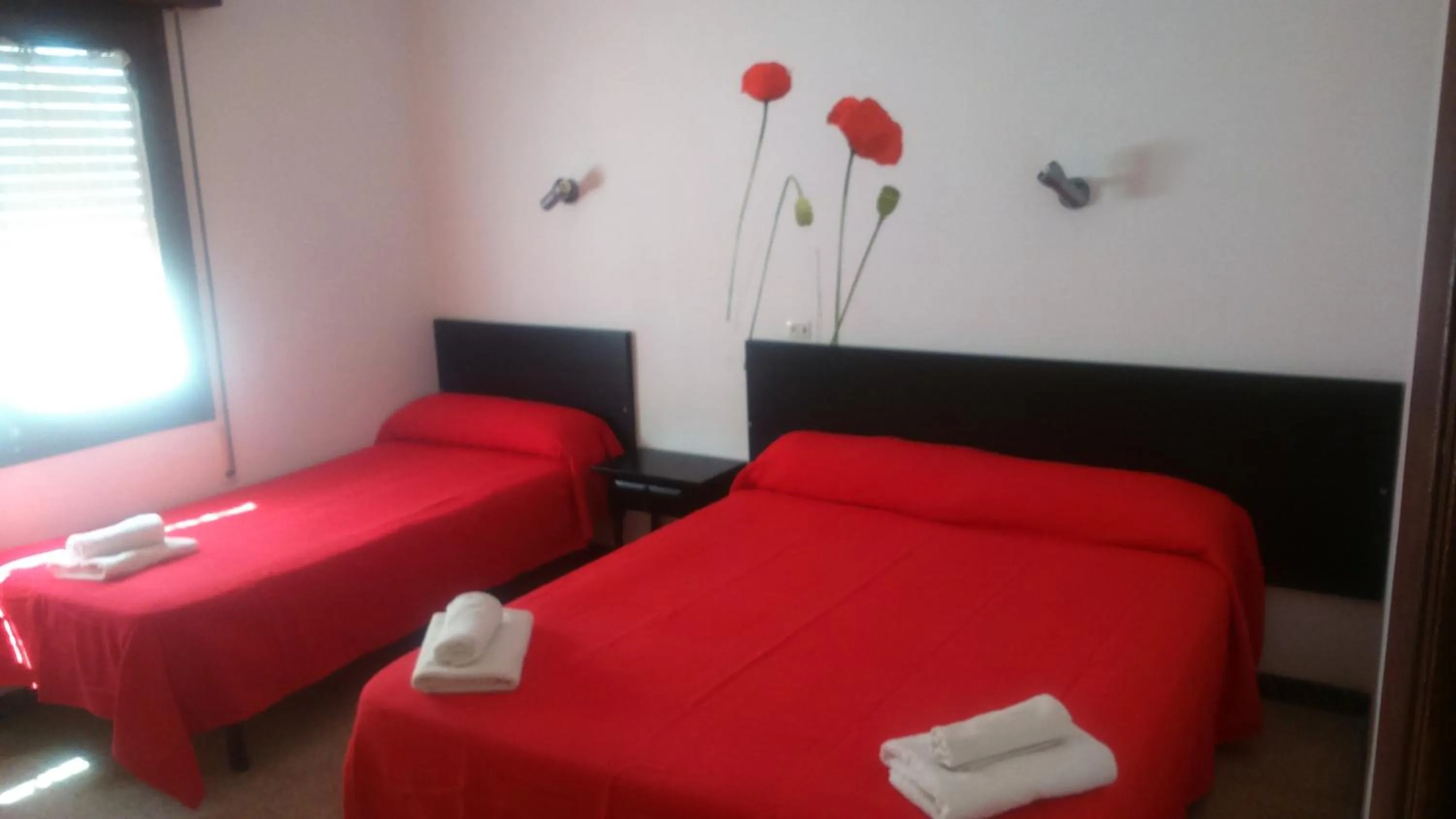 Photo of the whole room, Bed in Hotel Miami