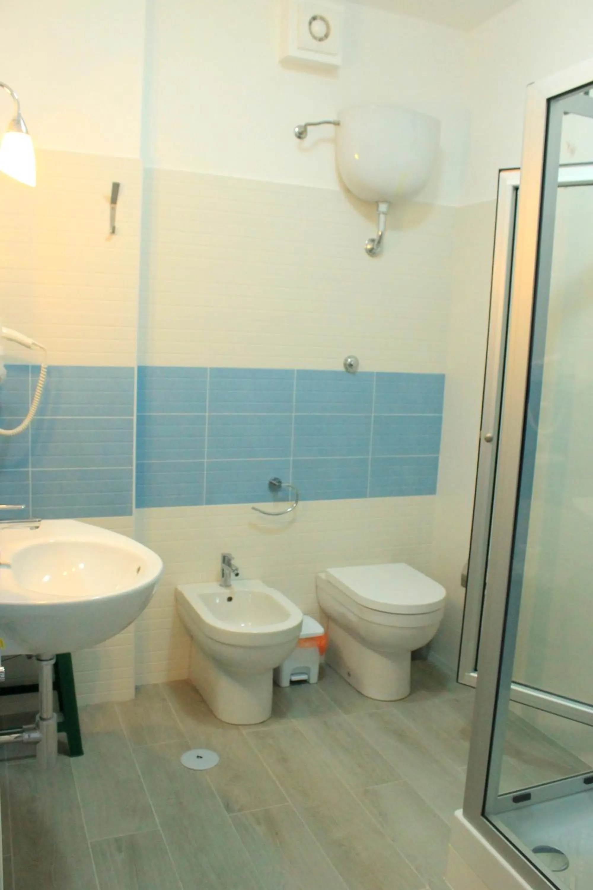 Shower in Meublé Leonetti