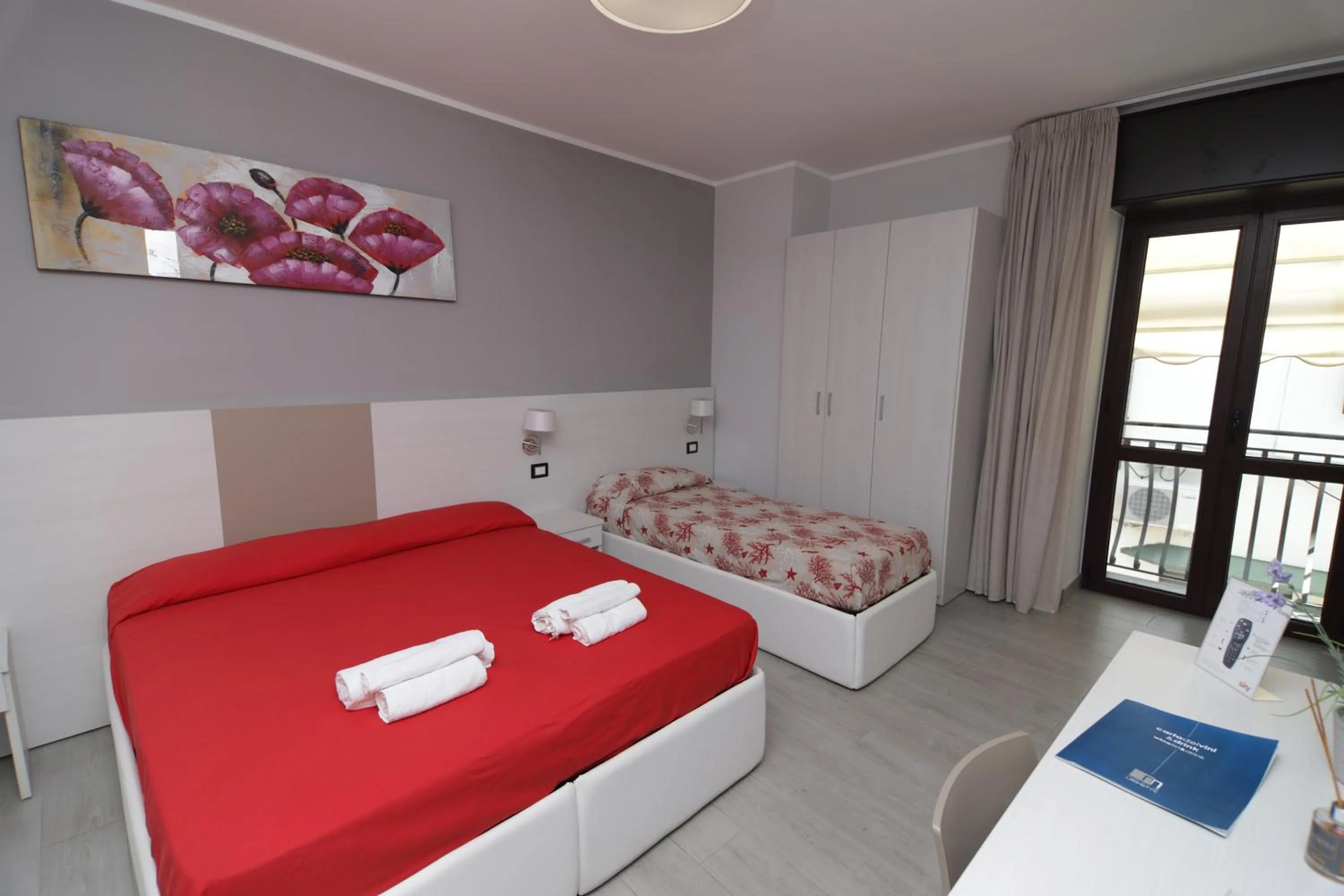 Photo of the whole room, Bed in Meublé Leonetti