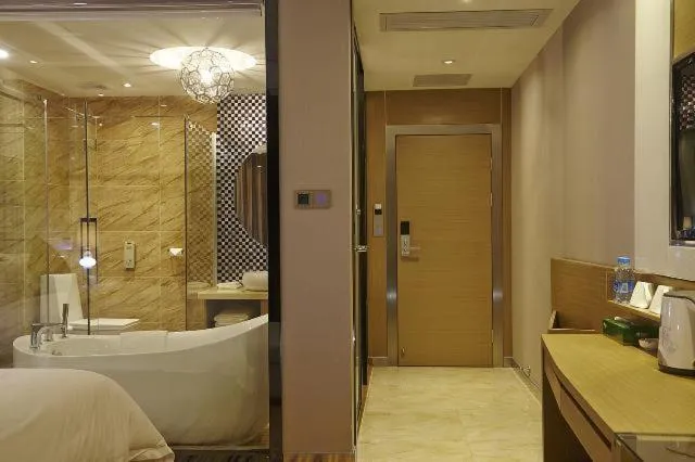 Bathroom, Bed in Lavande Hotel Zhanjiang Guomao