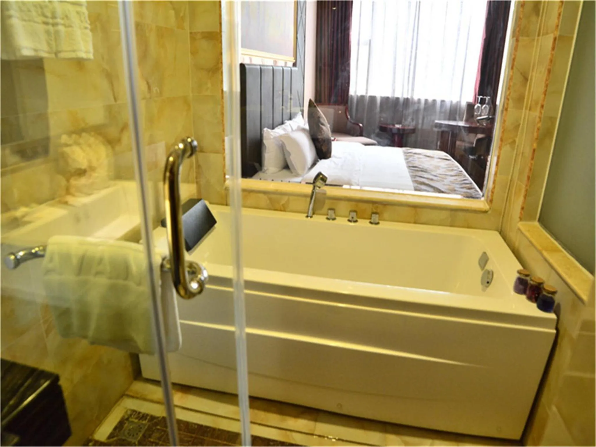 Bathroom in Lavande Hotel Wuhan Railway Station