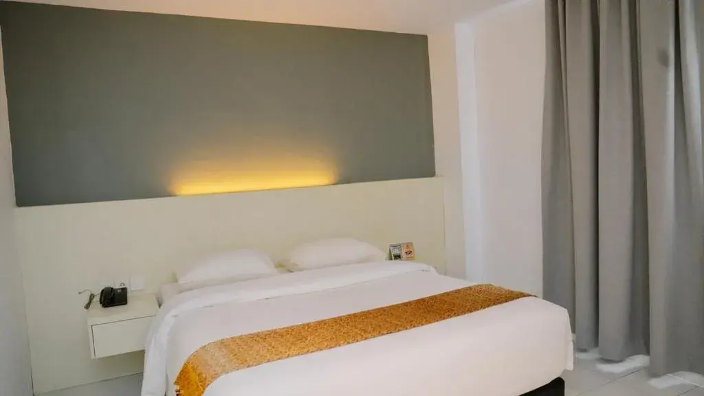 Deluxe King Room in Sulthan Hotel Medan Powered by Archipelago Deluxe King Room in Sulthan Hotel Medan Powered by Archipelago