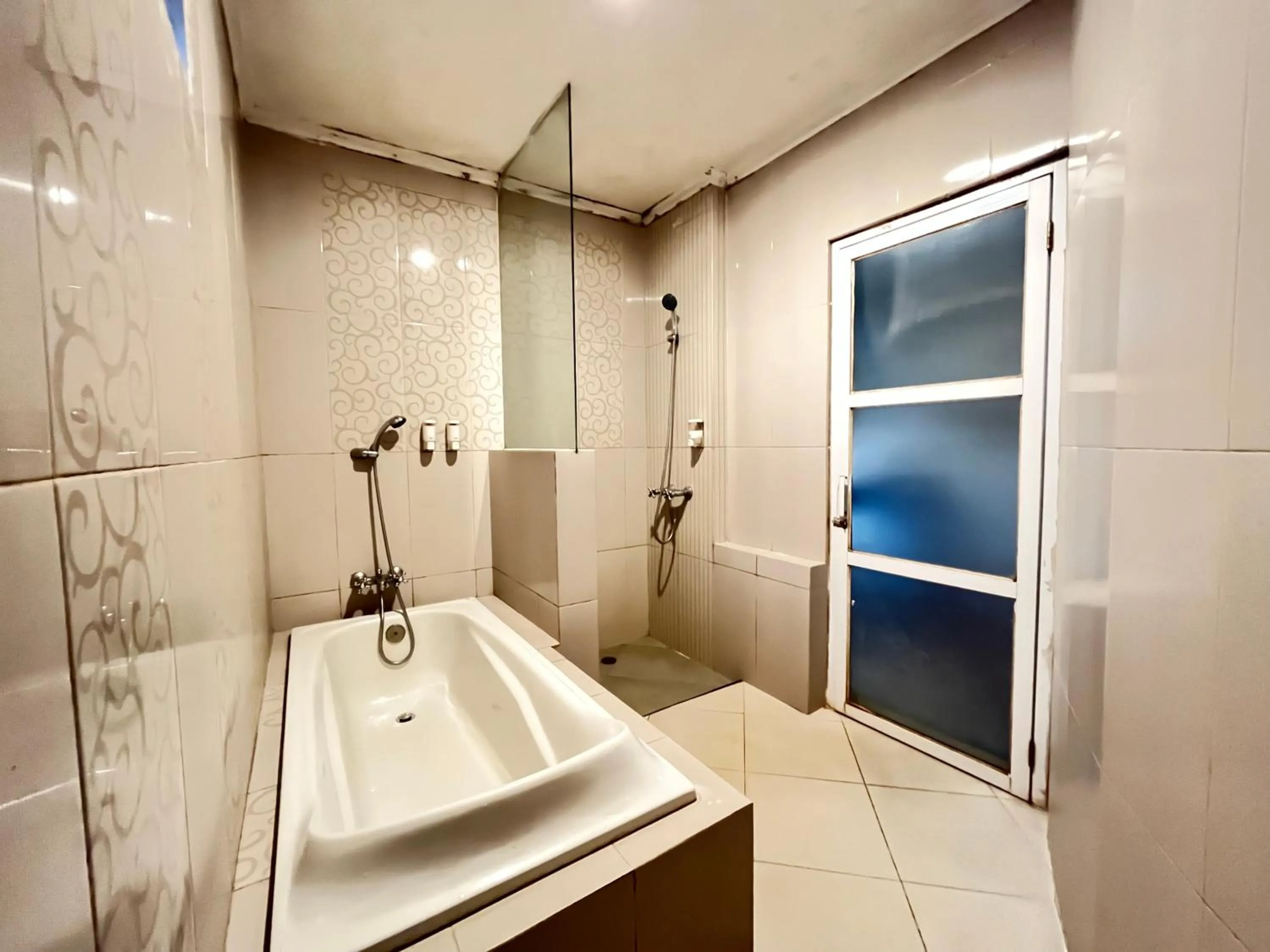 Shower in Green Valley Resort Bandungan