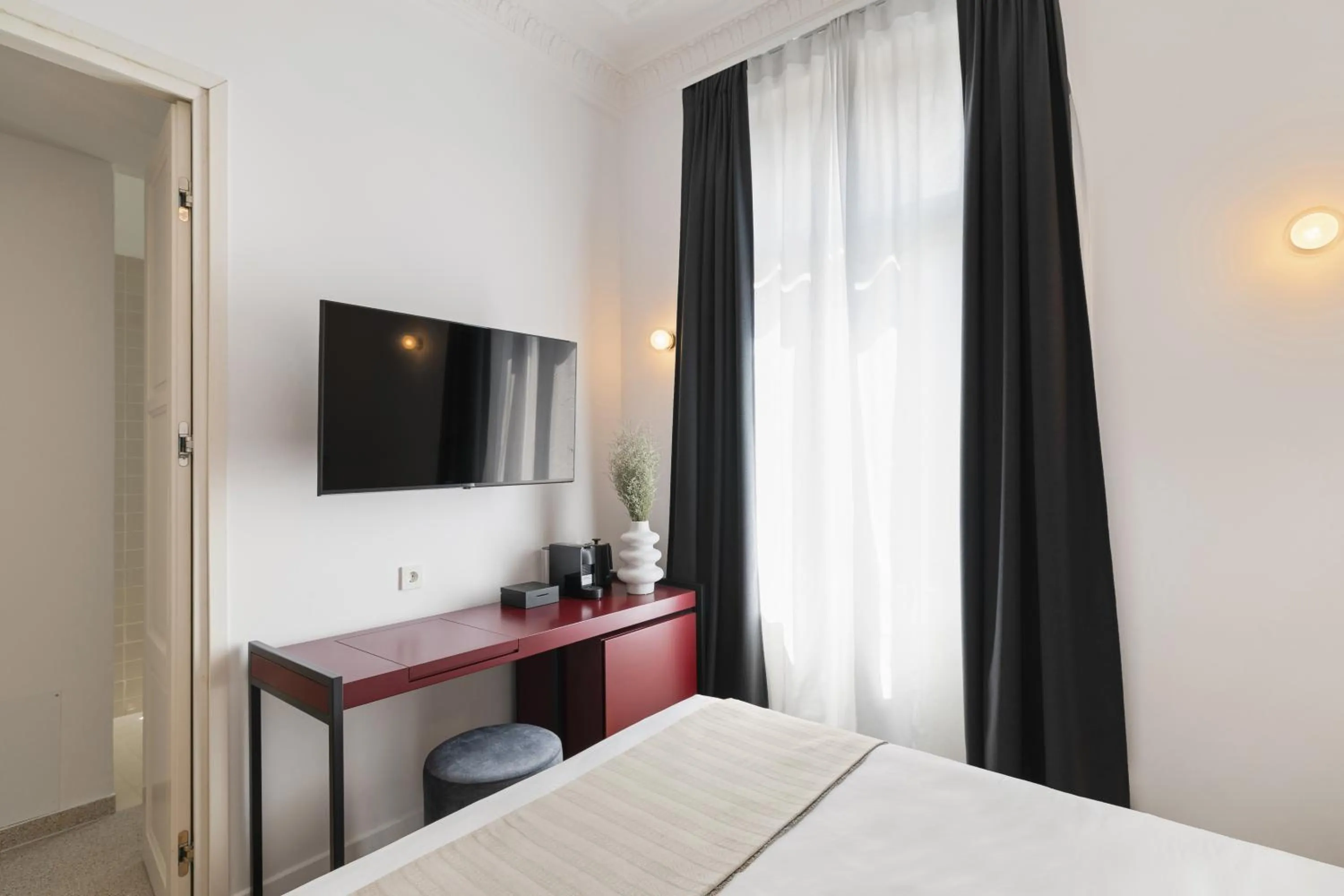 Bed in Morus Acropolis Boutique Hotel