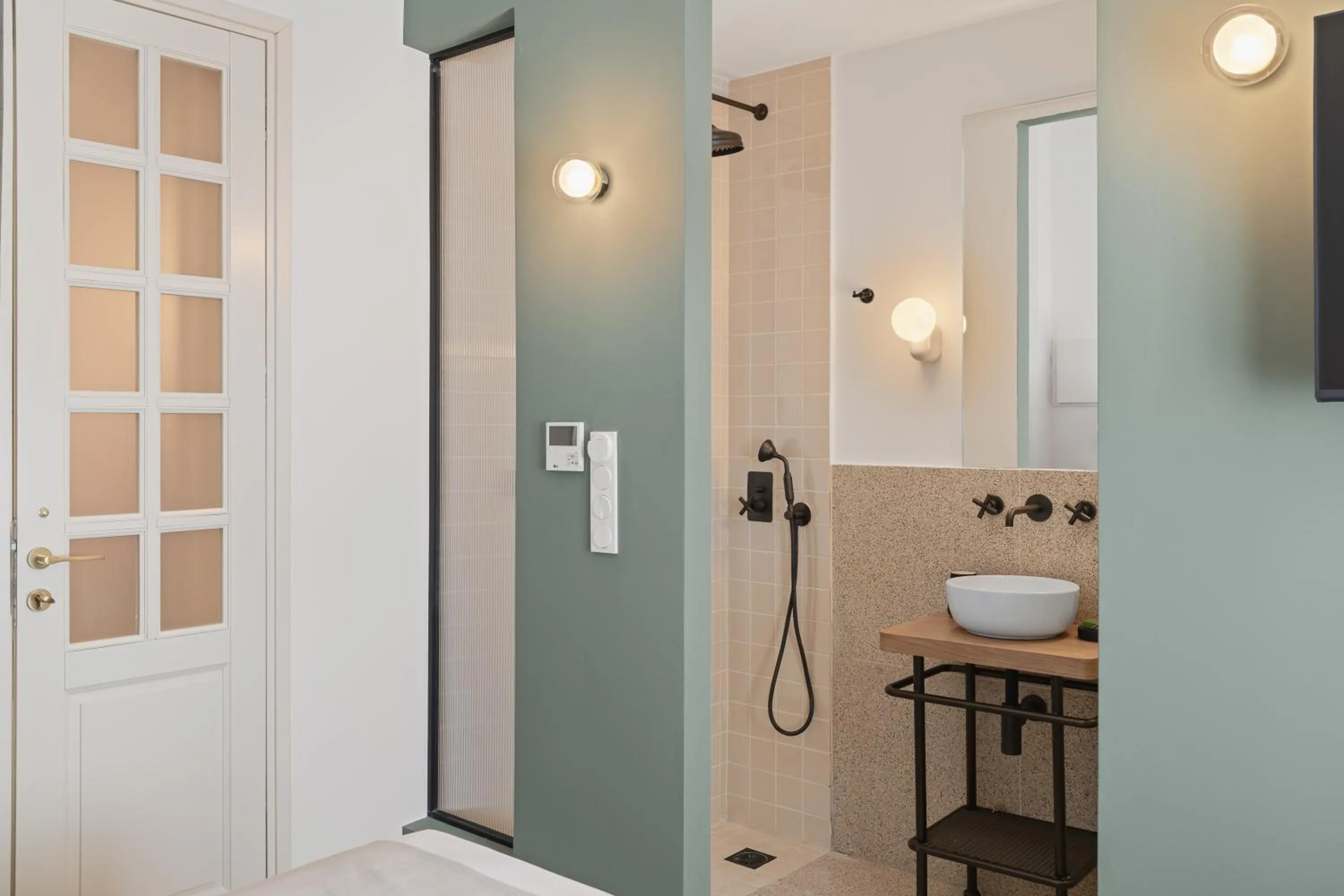 Shower in Morus Acropolis Boutique Hotel