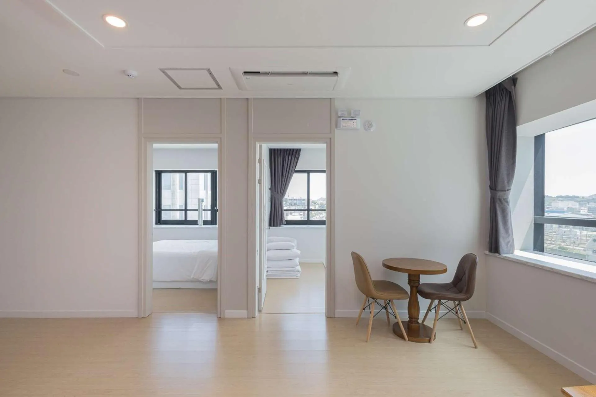 Living room, Bed in Hotel Wooin