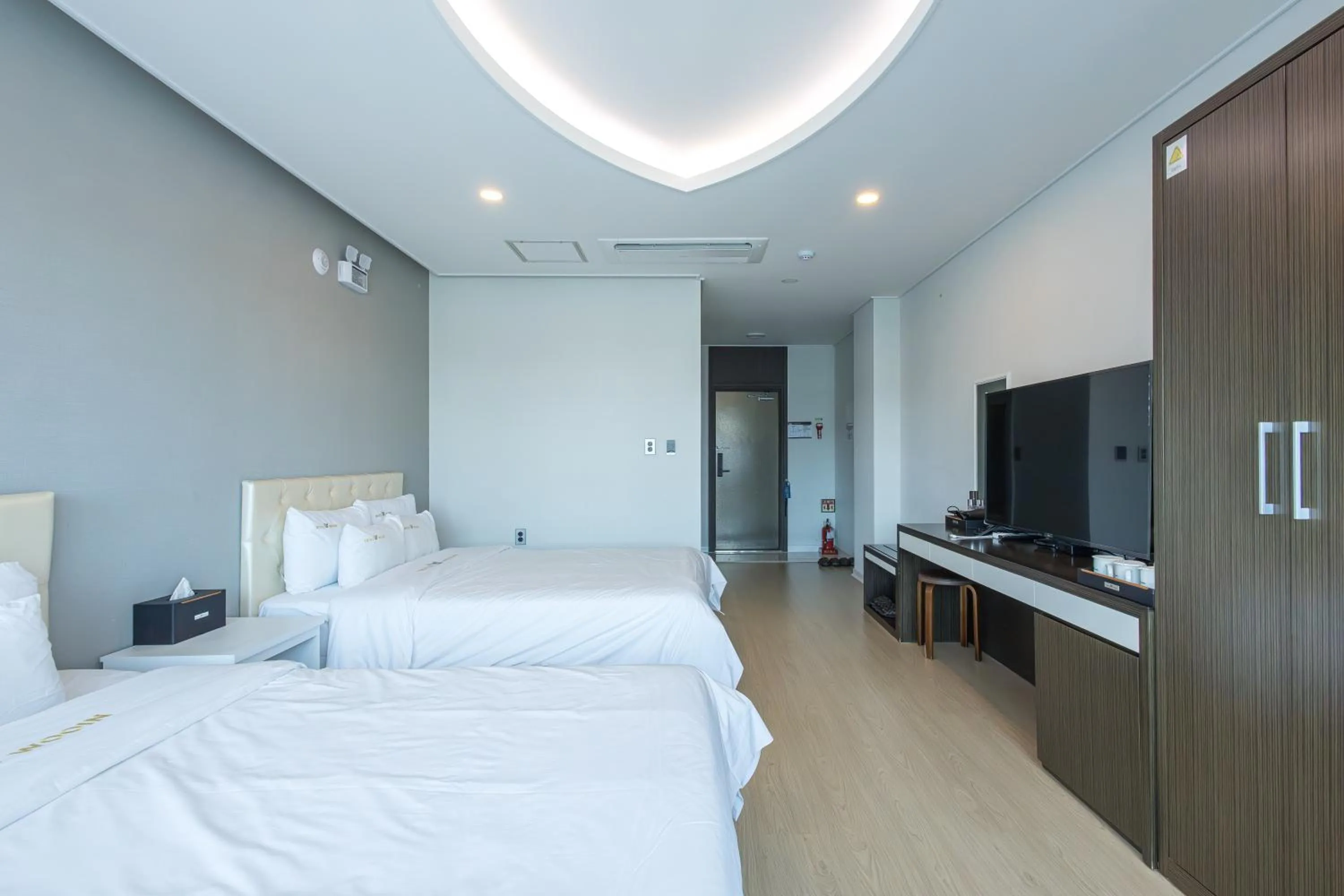 TV and multimedia, Bed in Hotel Wooin