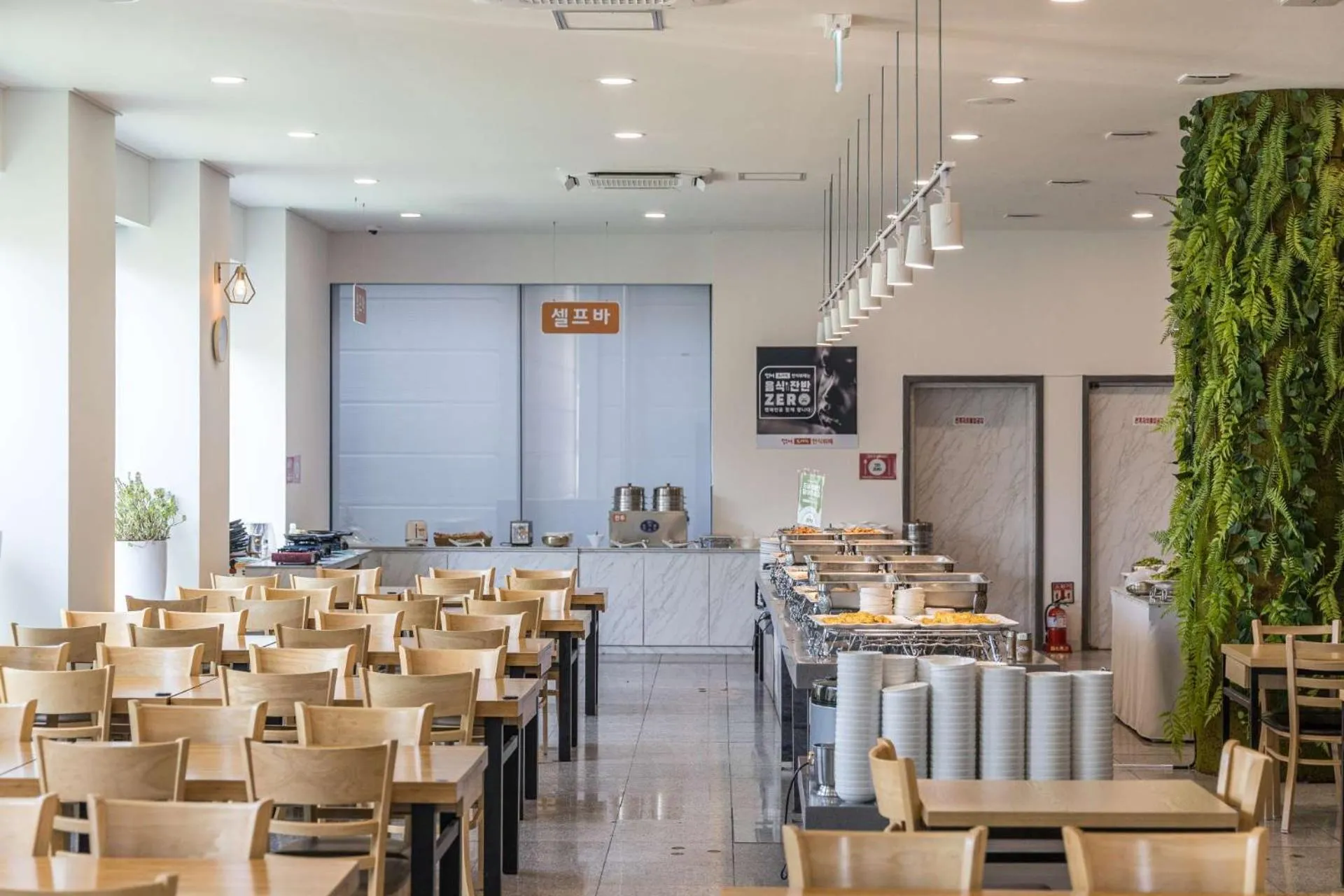 Restaurant/places to eat in Hotel Wooin