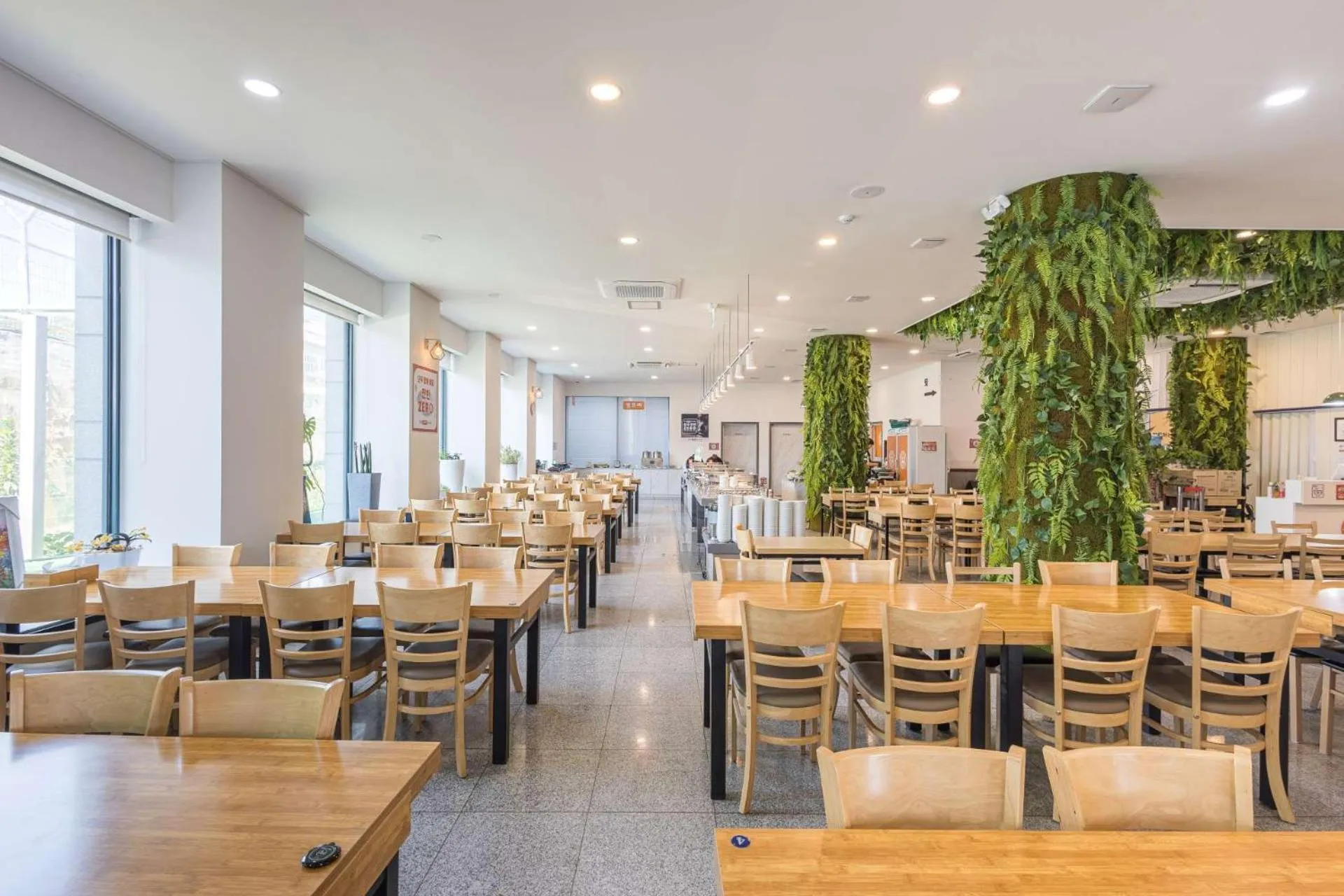 Restaurant/places to eat in Hotel Wooin