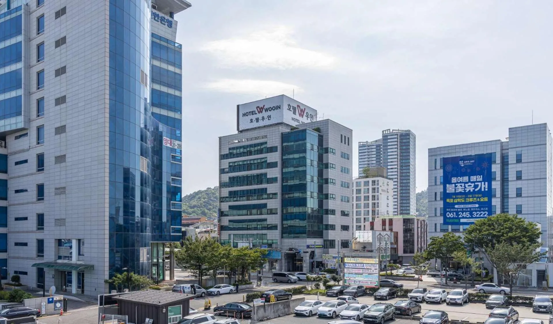Facade/entrance in Hotel Wooin