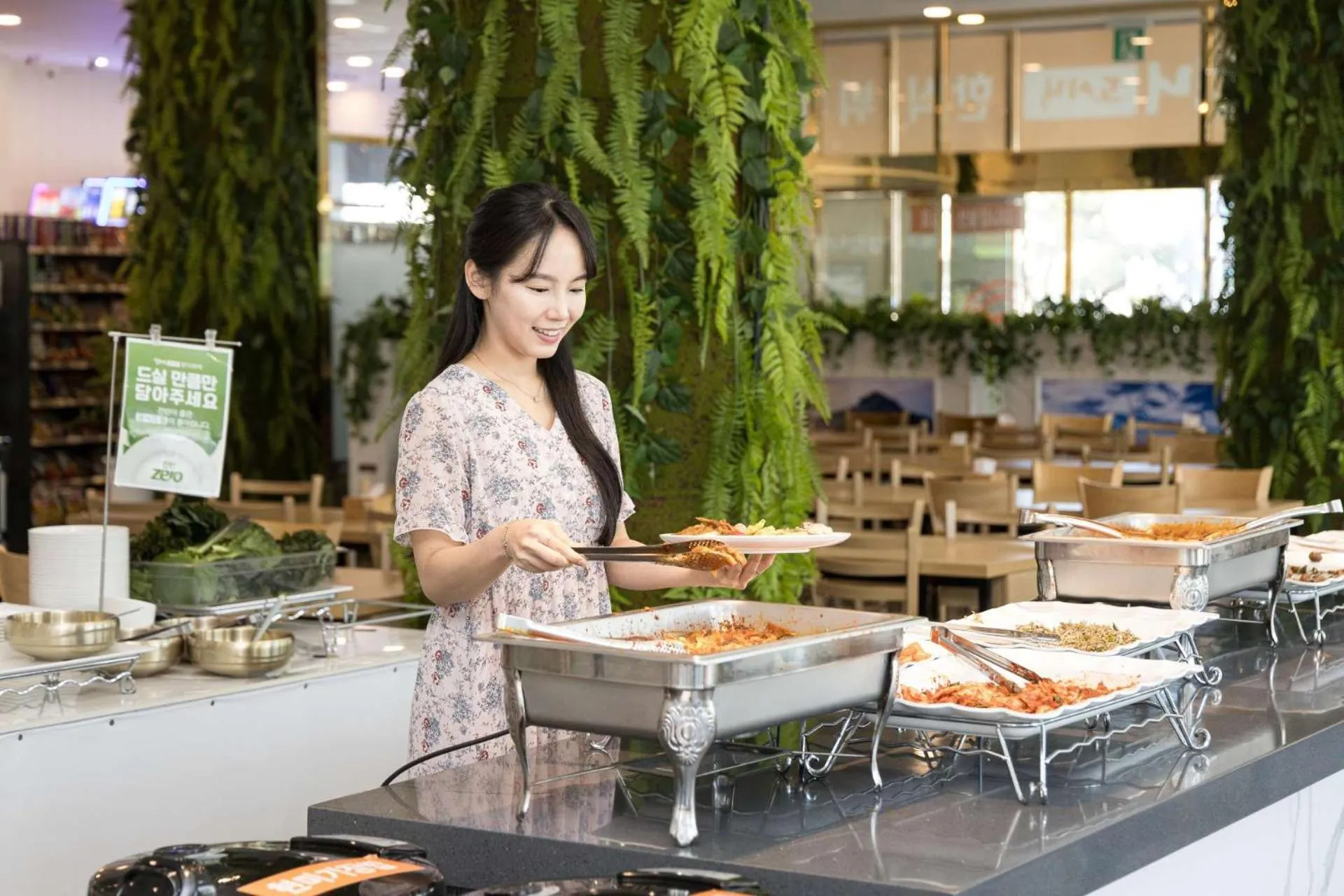 Restaurant/places to eat in Hotel Wooin