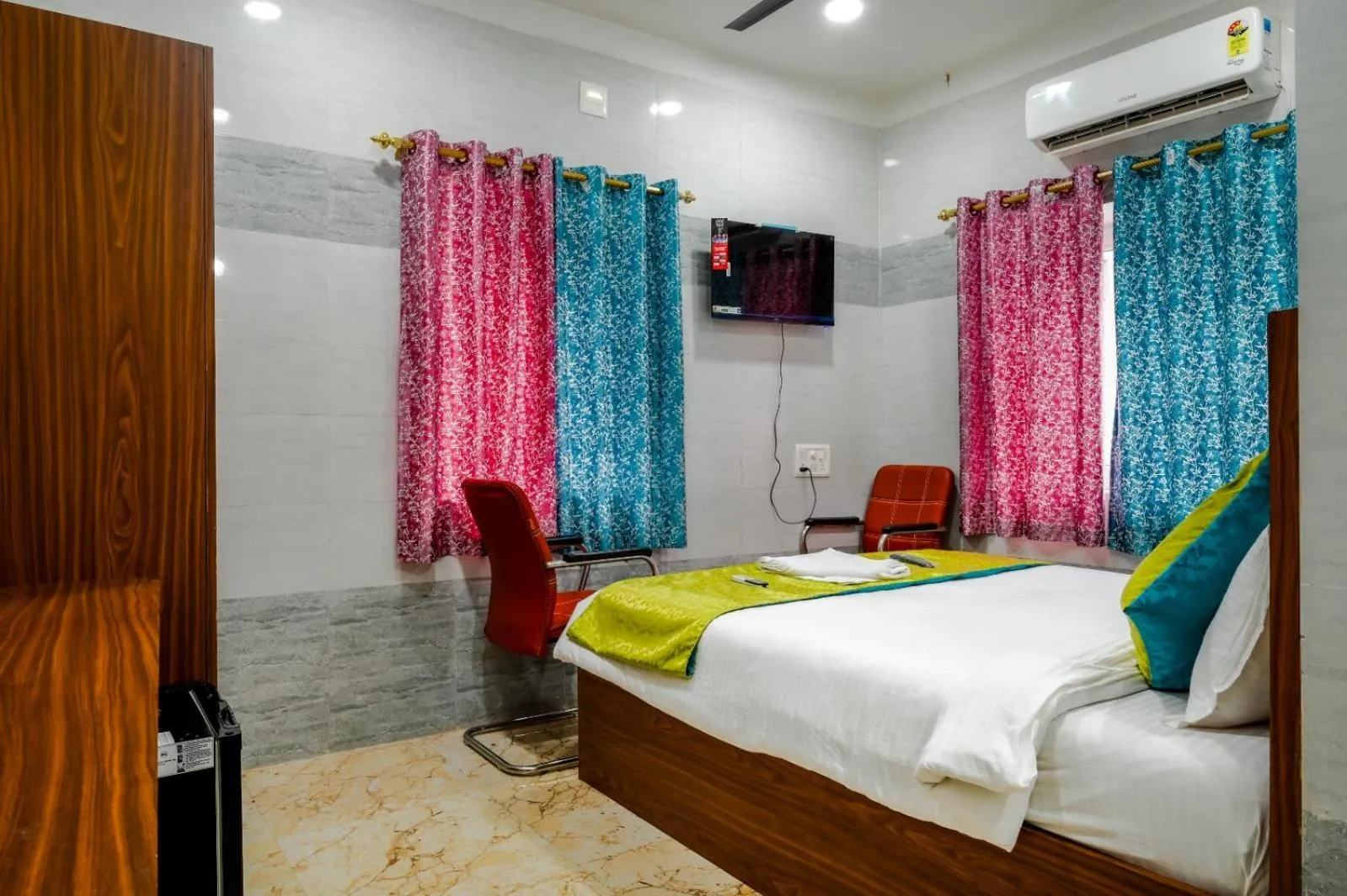 Bed in Hotel Mirka Plaza