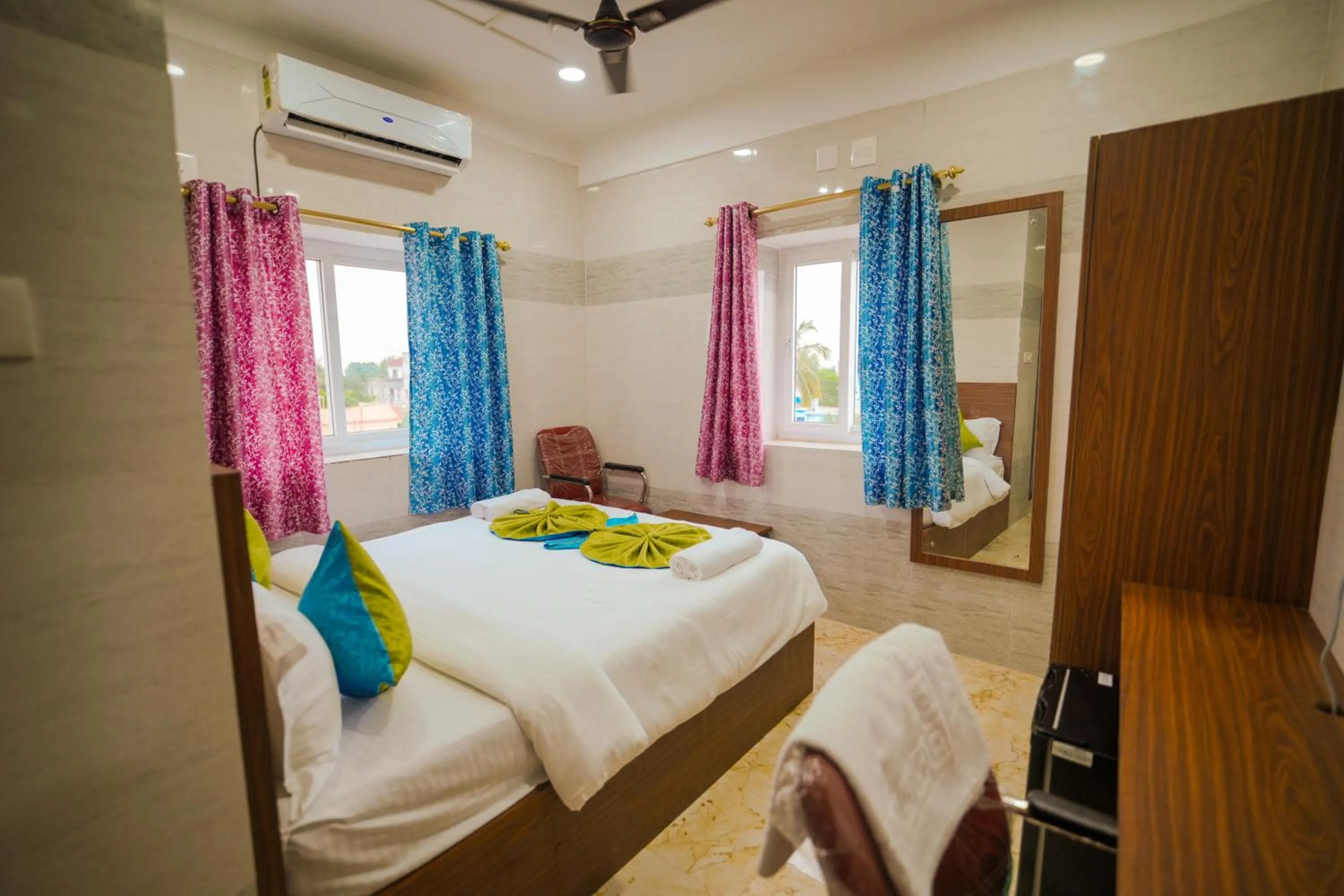 View (from property/room), Bed in Hotel Mirka Plaza