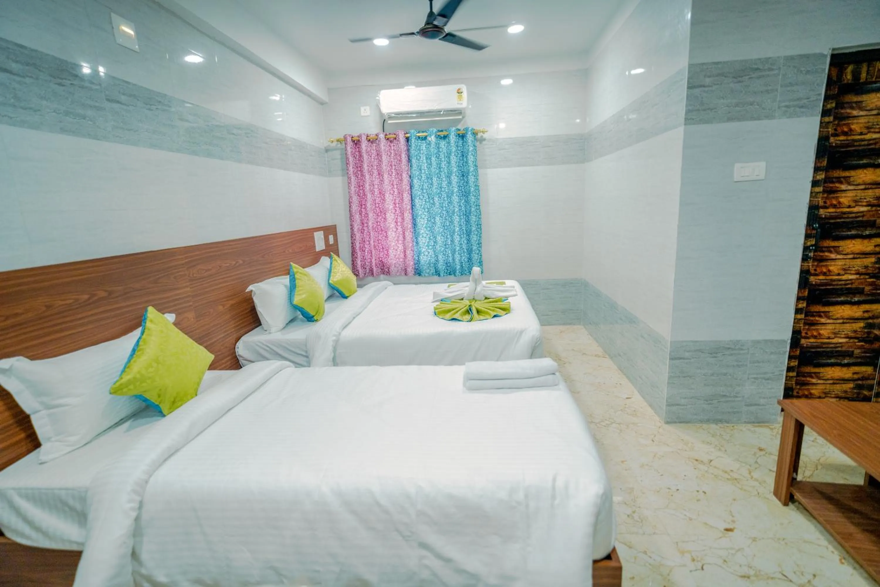 View (from property/room), Bed in Hotel Mirka Plaza