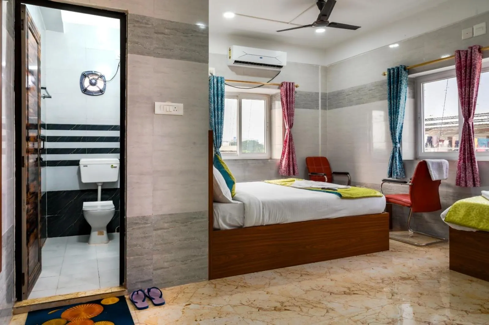 Bed in Hotel Mirka Plaza