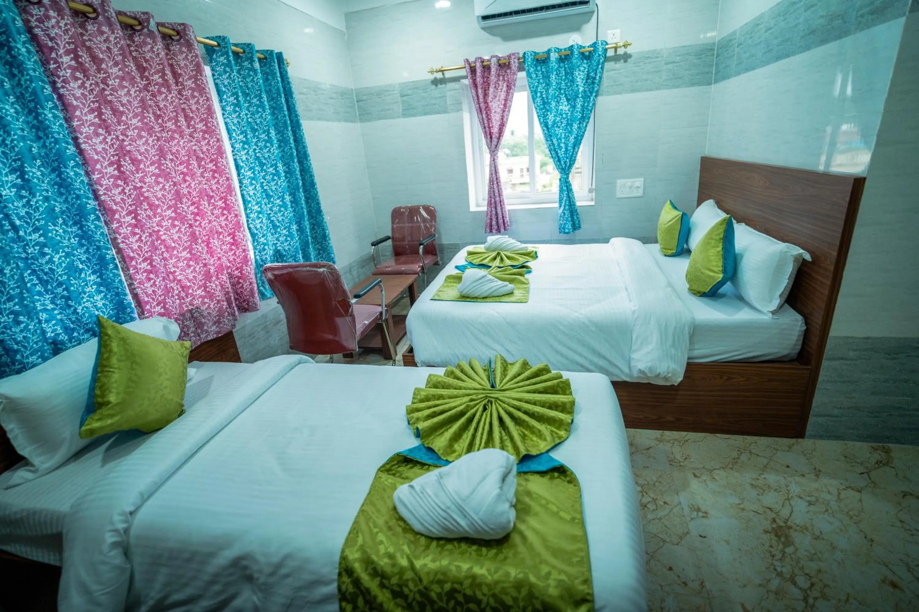 Bed in Hotel Mirka Plaza