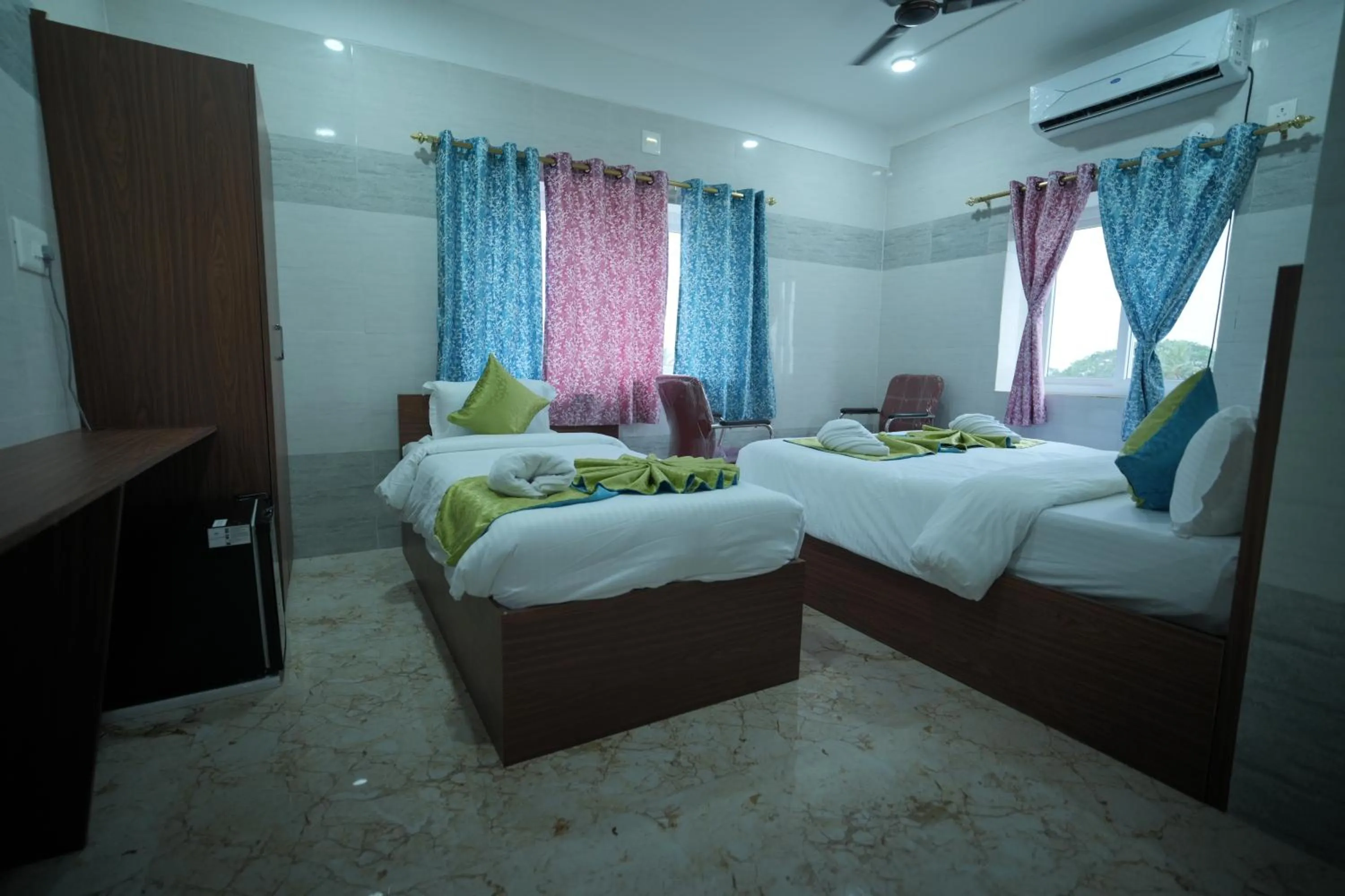 Bed in Hotel Mirka Plaza