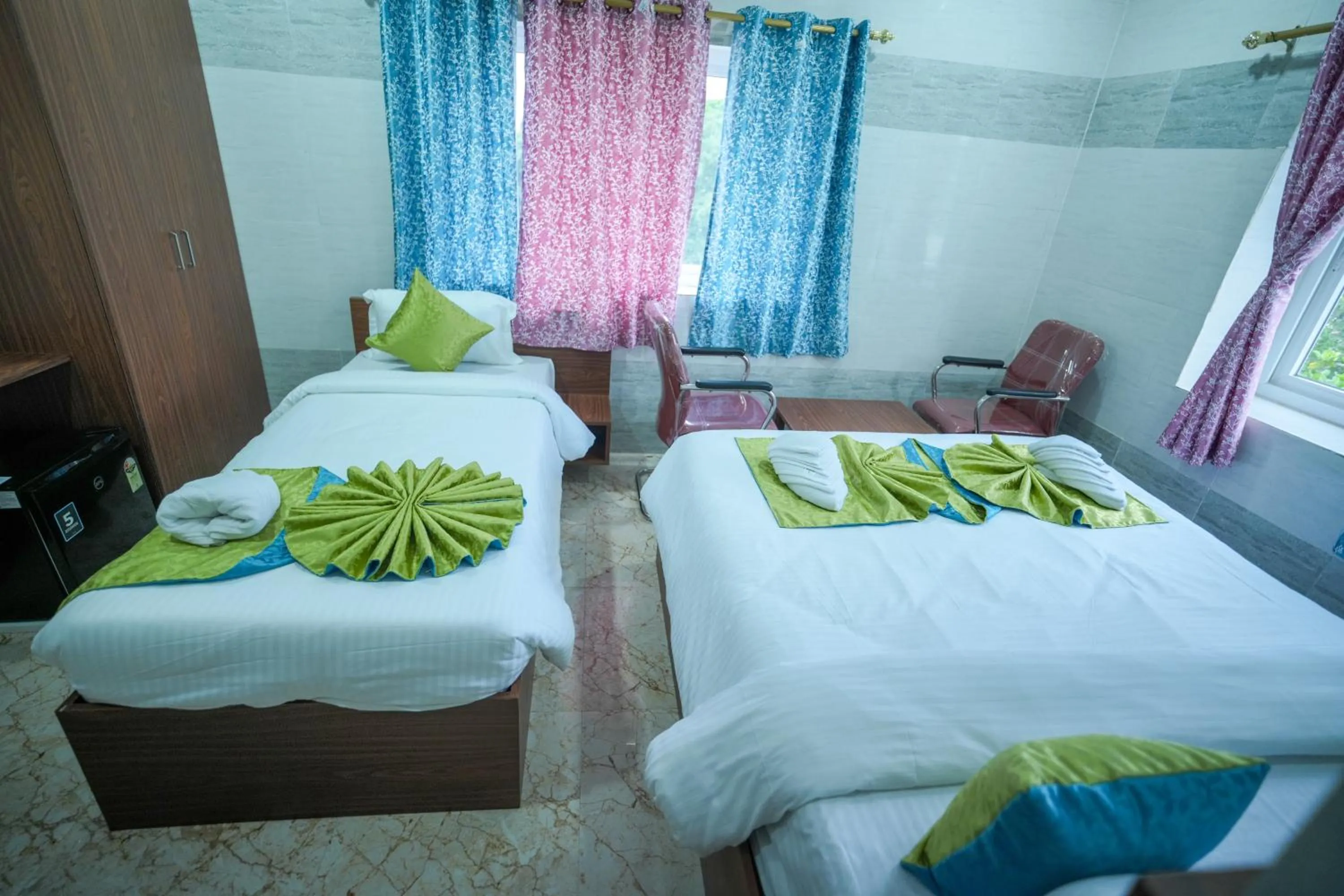 air conditioner, Bed in Hotel Mirka Plaza