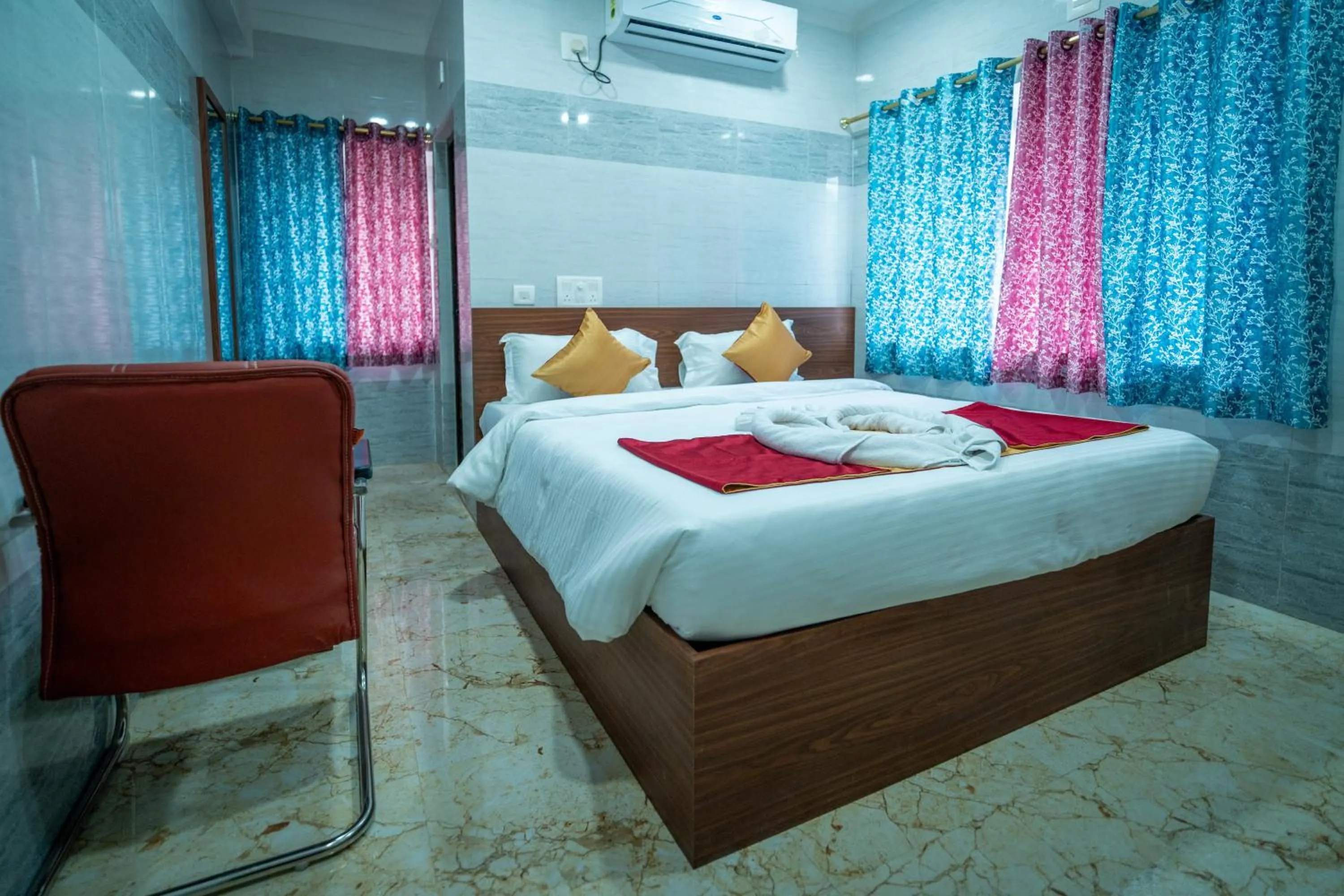 View (from property/room), Bed in Hotel Mirka Plaza