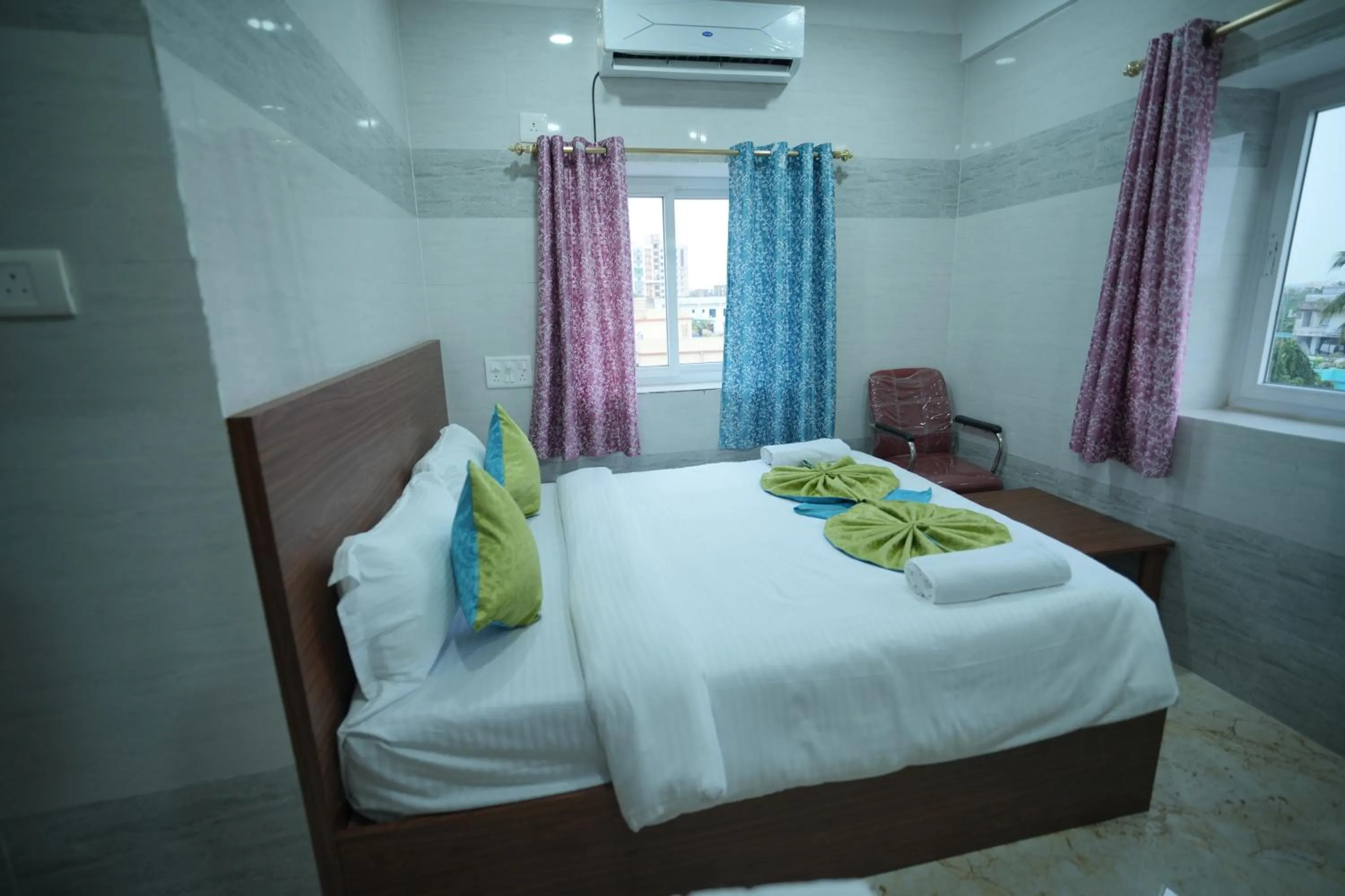 View (from property/room), Bed in Hotel Mirka Plaza