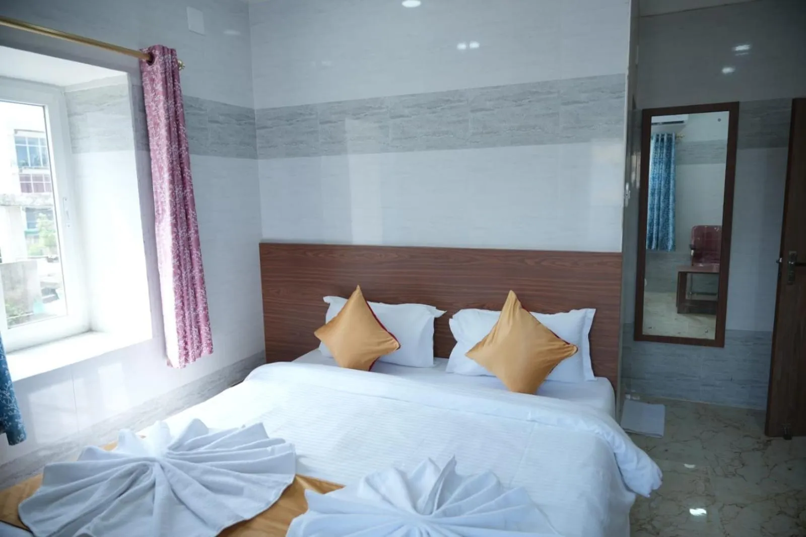 Bed in Hotel Mirka Plaza