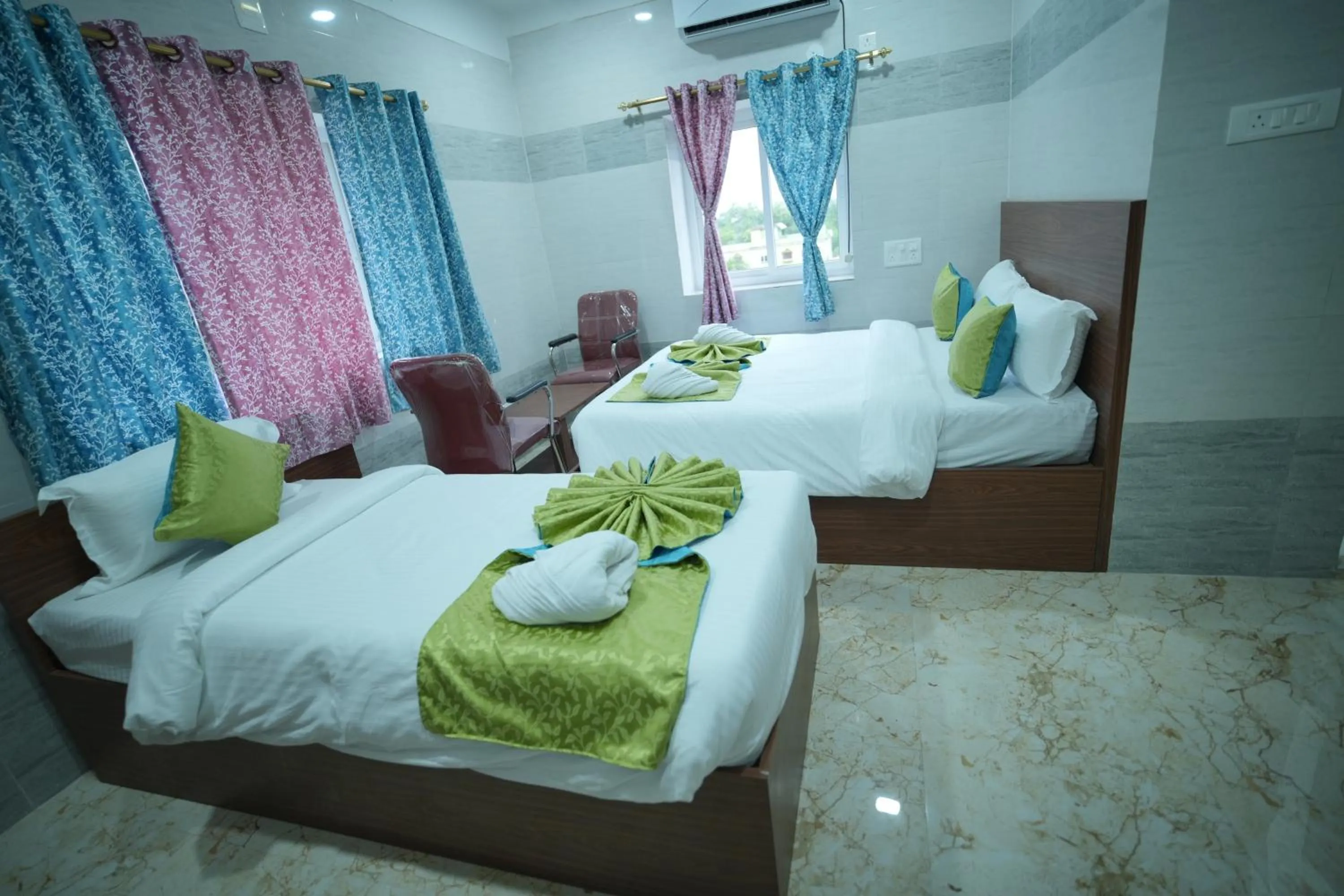 View (from property/room), Bed in Hotel Mirka Plaza