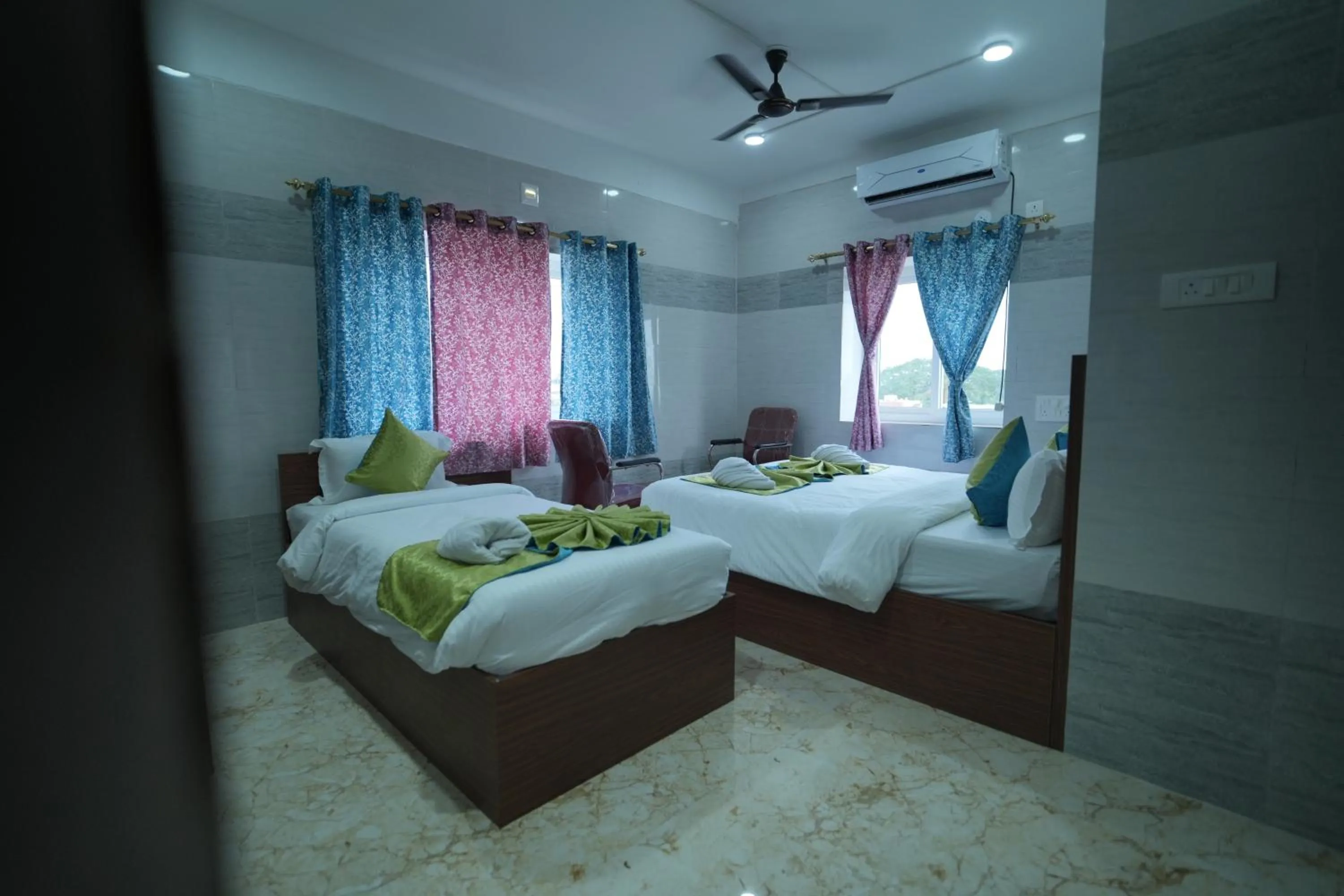 Bed in Hotel Mirka Plaza